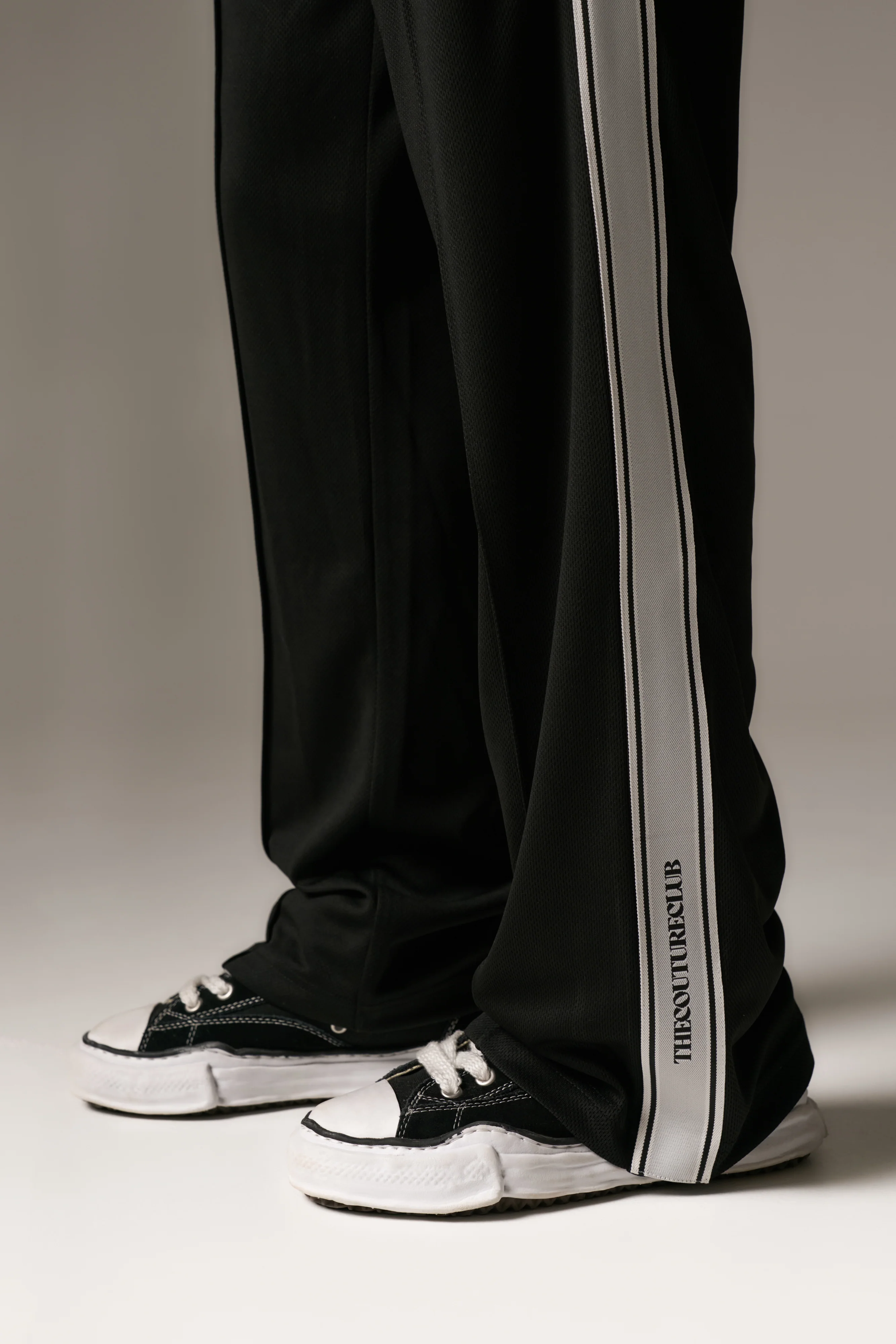 TAPE MESH JOGGER - BLACK