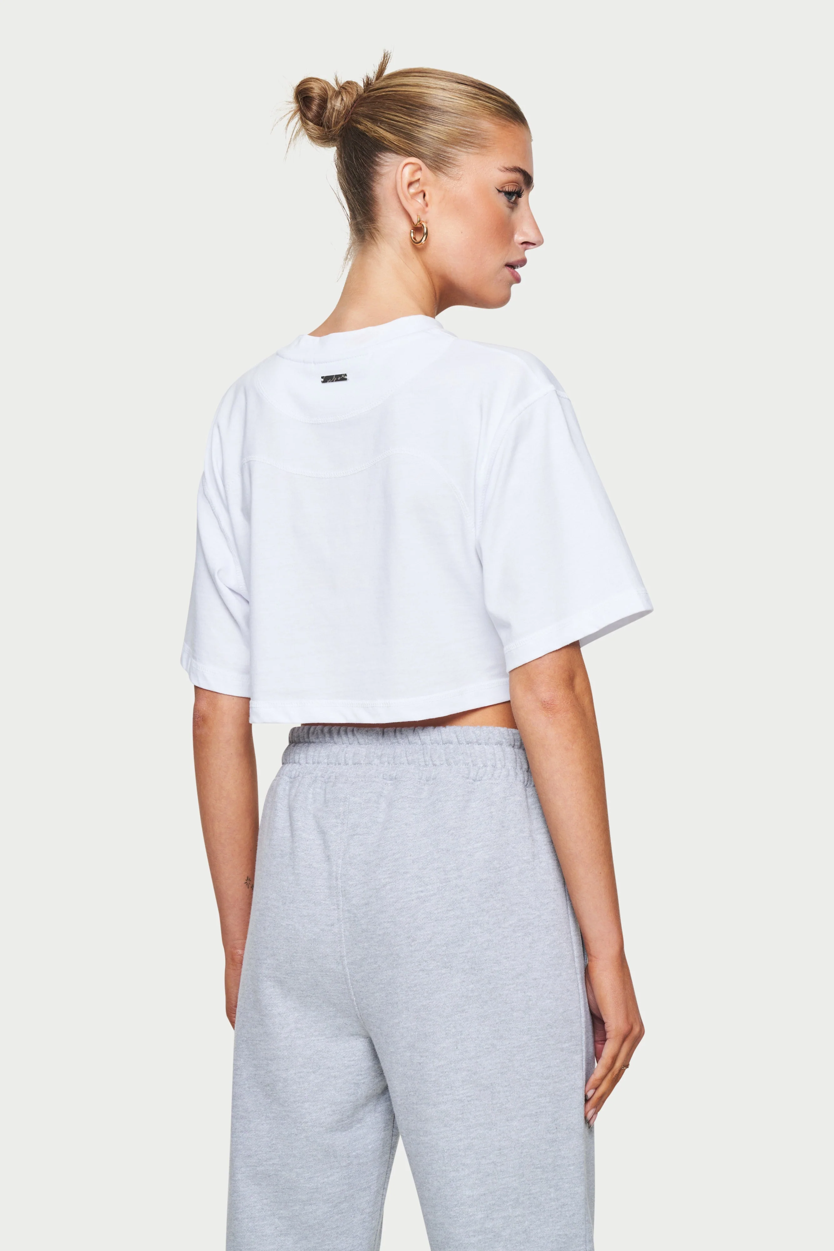 SCULPTING SEAM DETAIL CROP TEE - WHITE