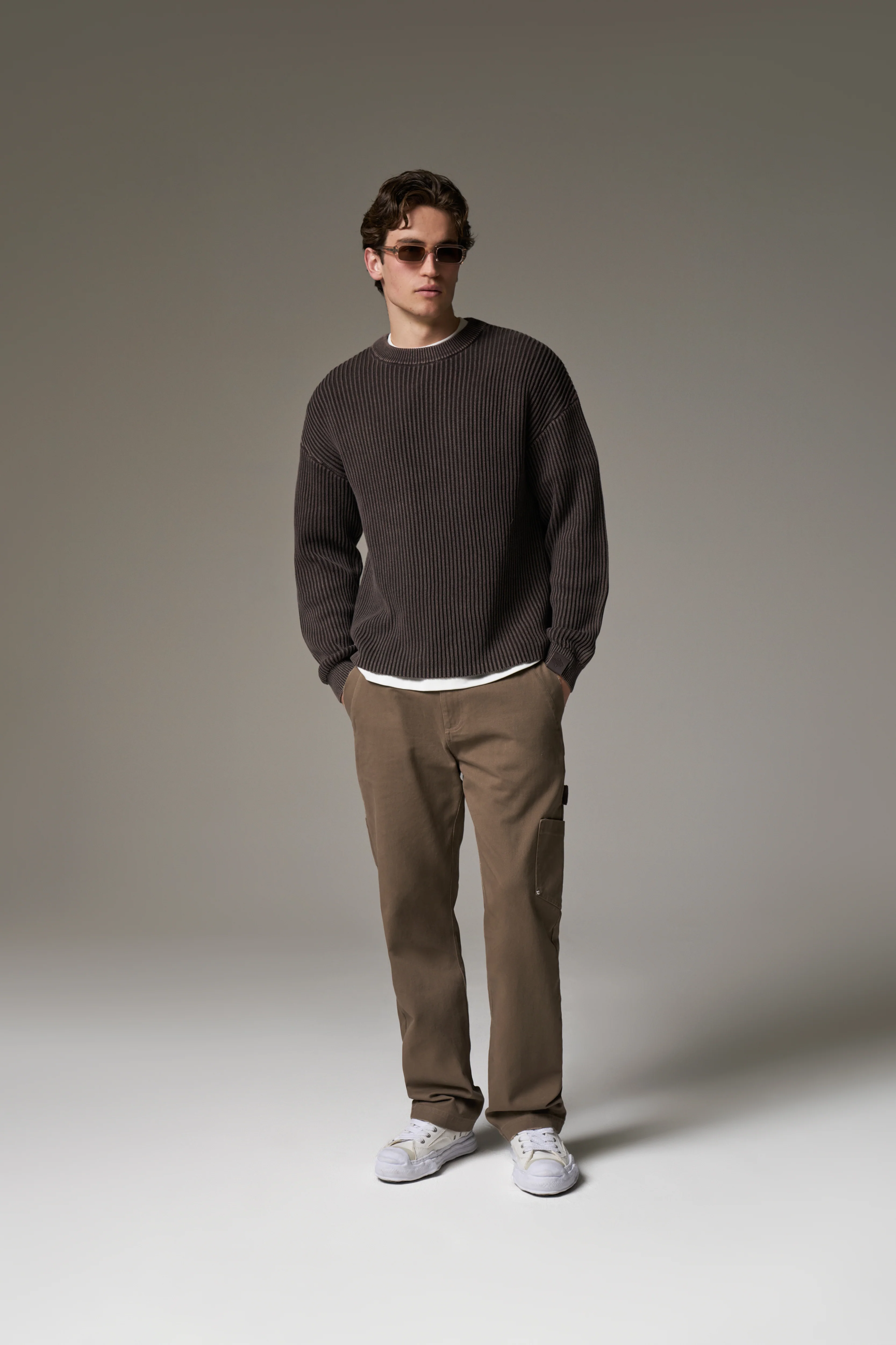 HEAVY WASHED RIBBED KNIT CREW - BROWN