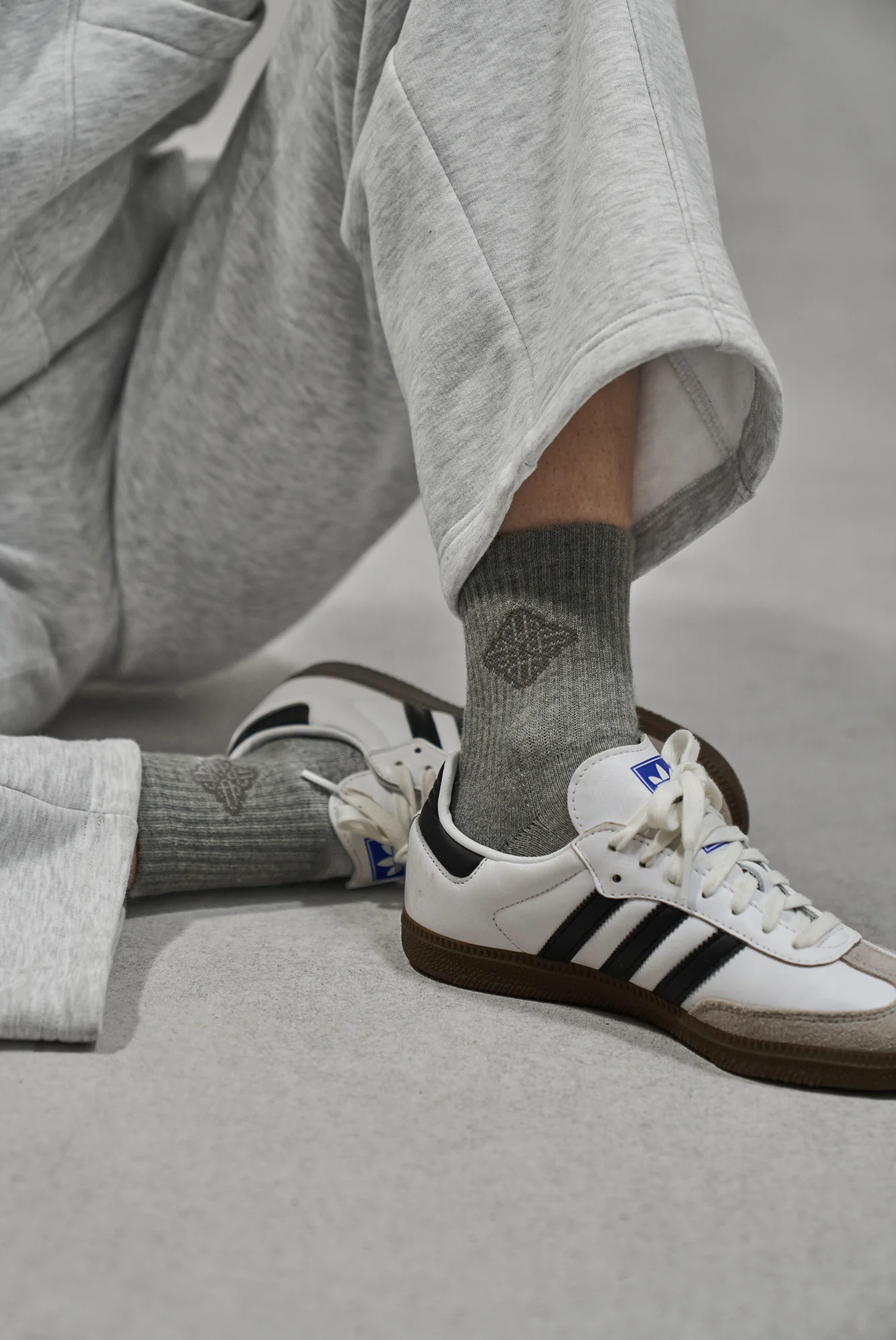 INTARSIA EMBLEM SPORTS SOCKS - GREY MARL