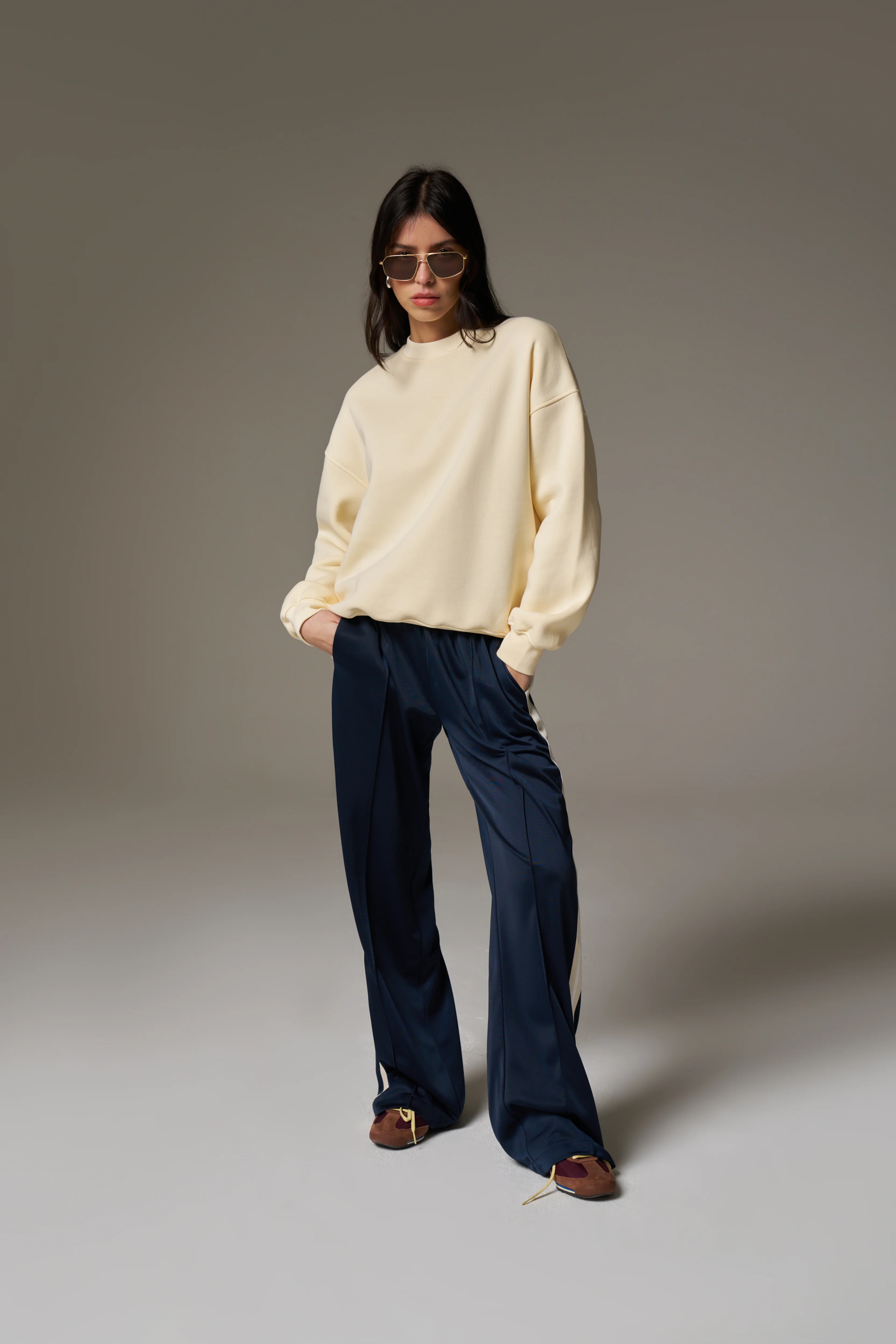 EMBLEM EMBROIDERED SWEATSHIRT - BUTTERMILK