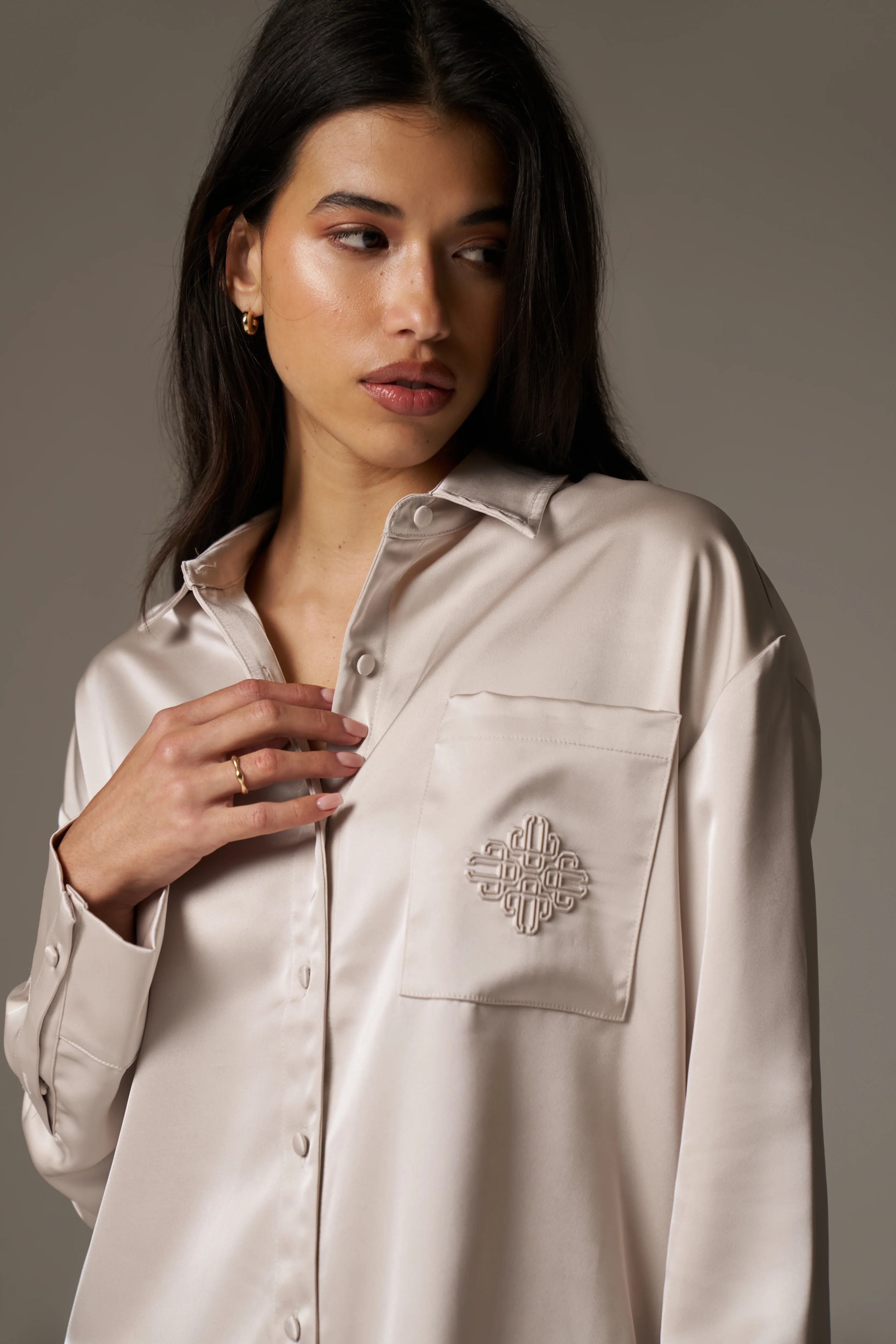 SATIN EMBLEM SHIRT - BEIGE