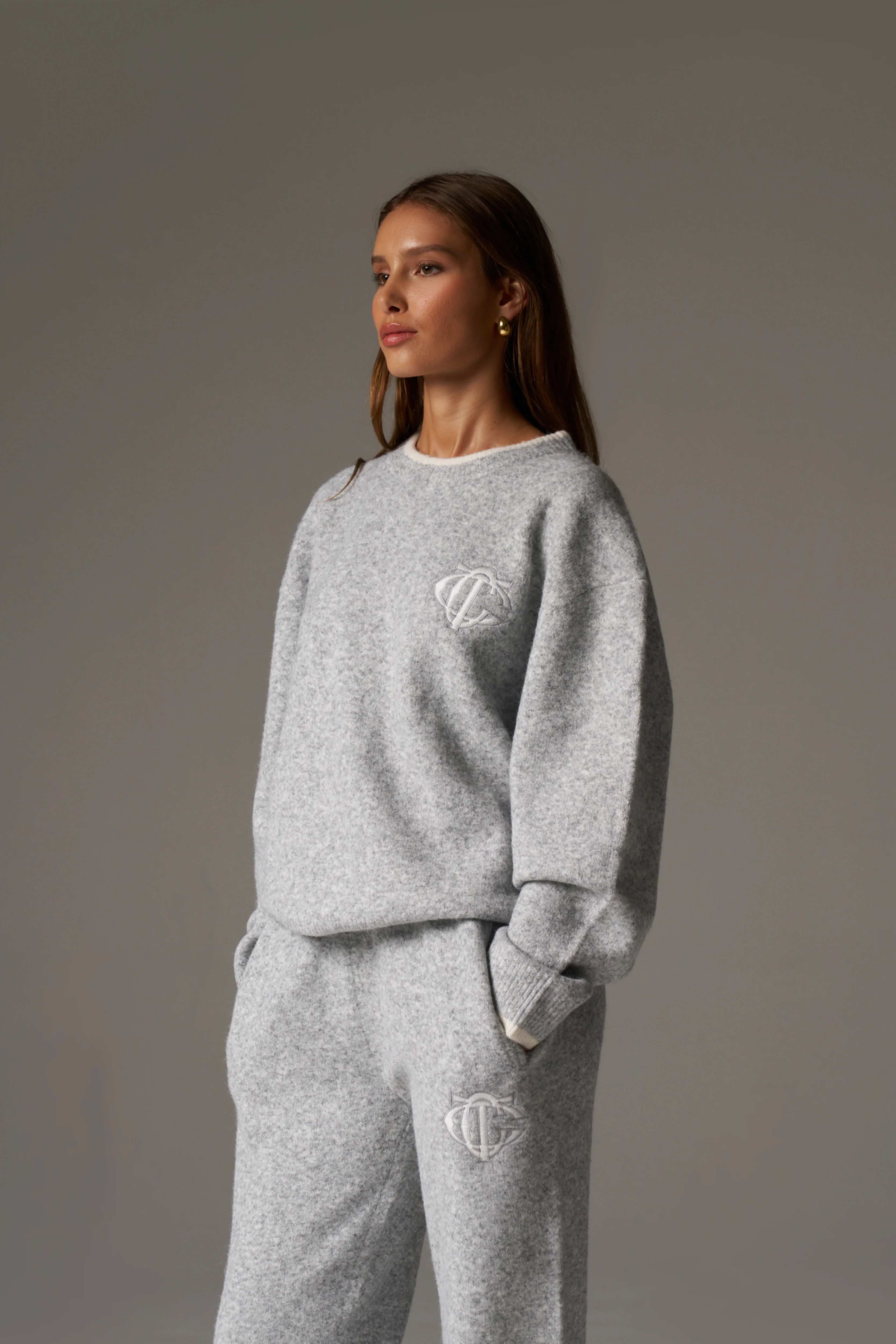 MONOGRAM EMBLEM KNITTED CREW - GREY