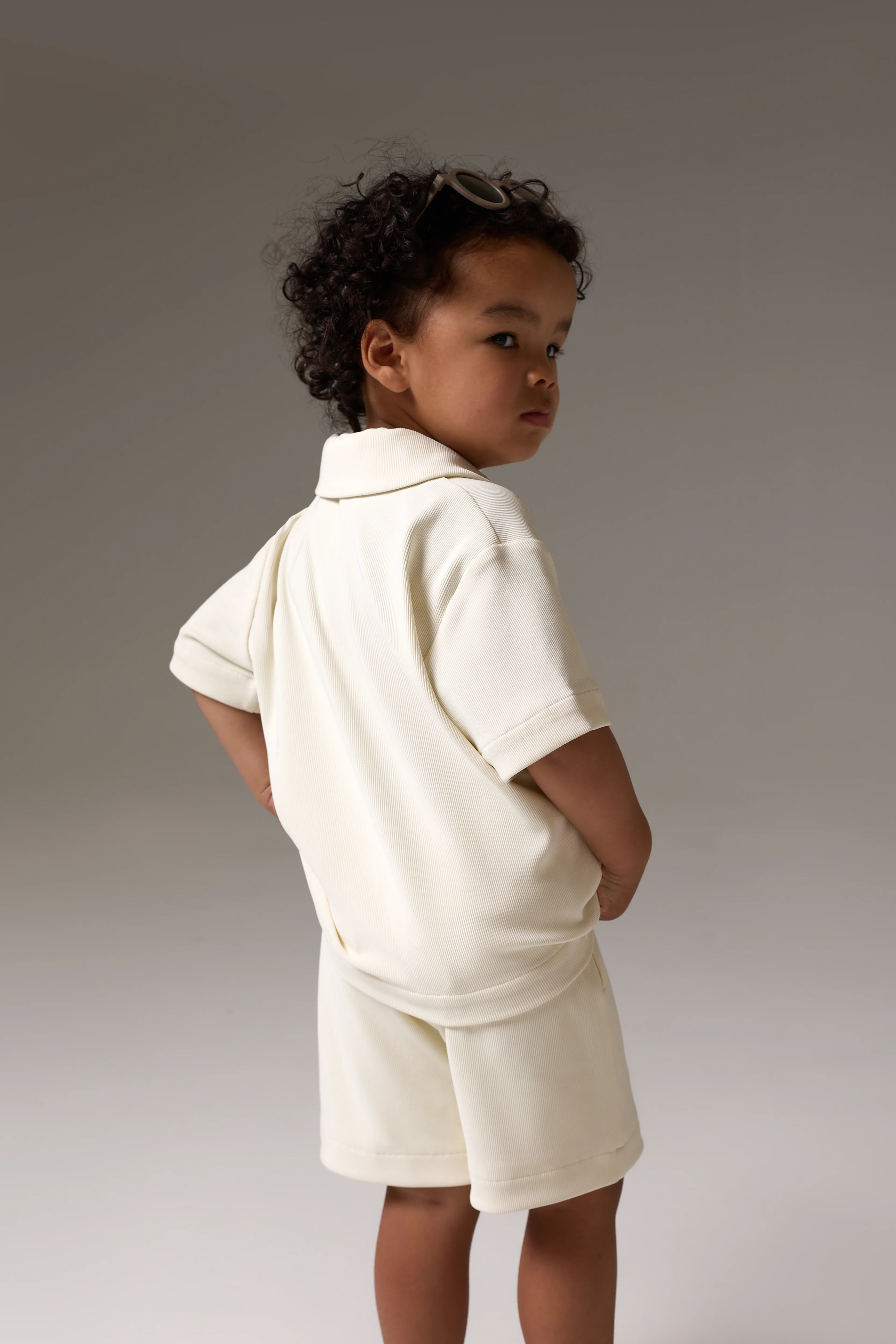 KIDS RIBBED SHORTS - STONE