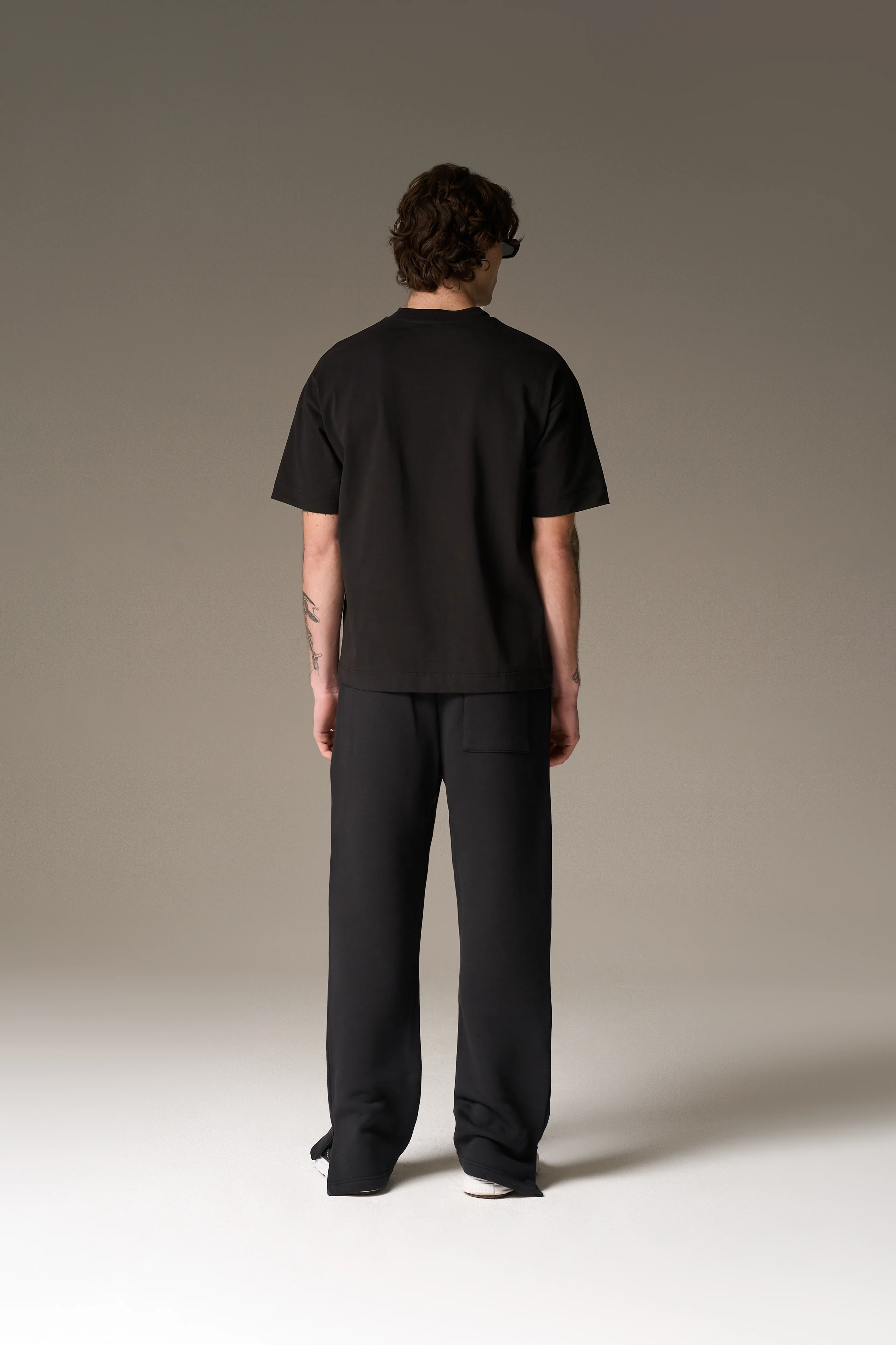 HEAVYWEIGHT MONOGRAM EMBLEM JOGGERS - BLACK