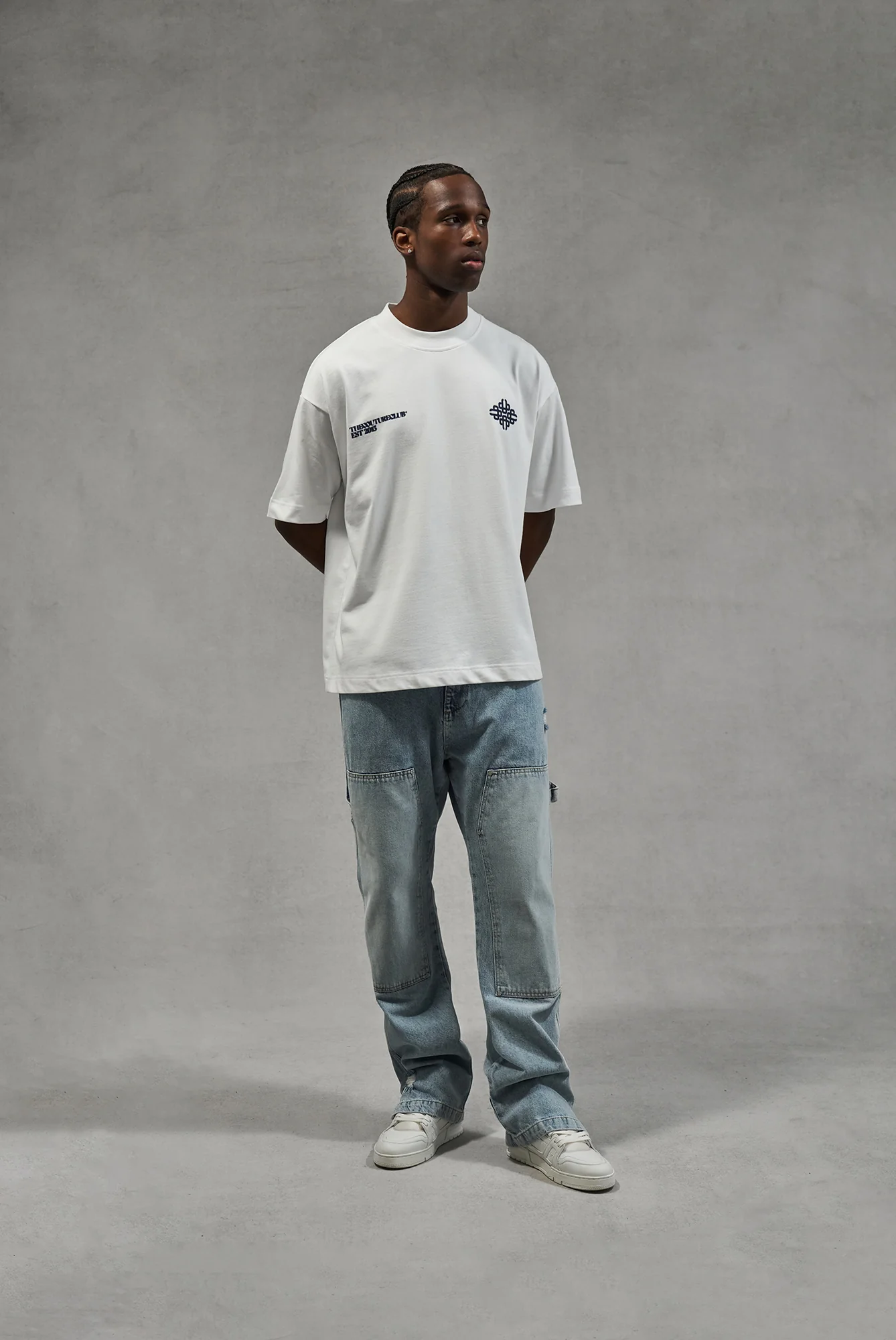 BLURRED GRAPHIC EMBLEM T-SHIRT - NAVY