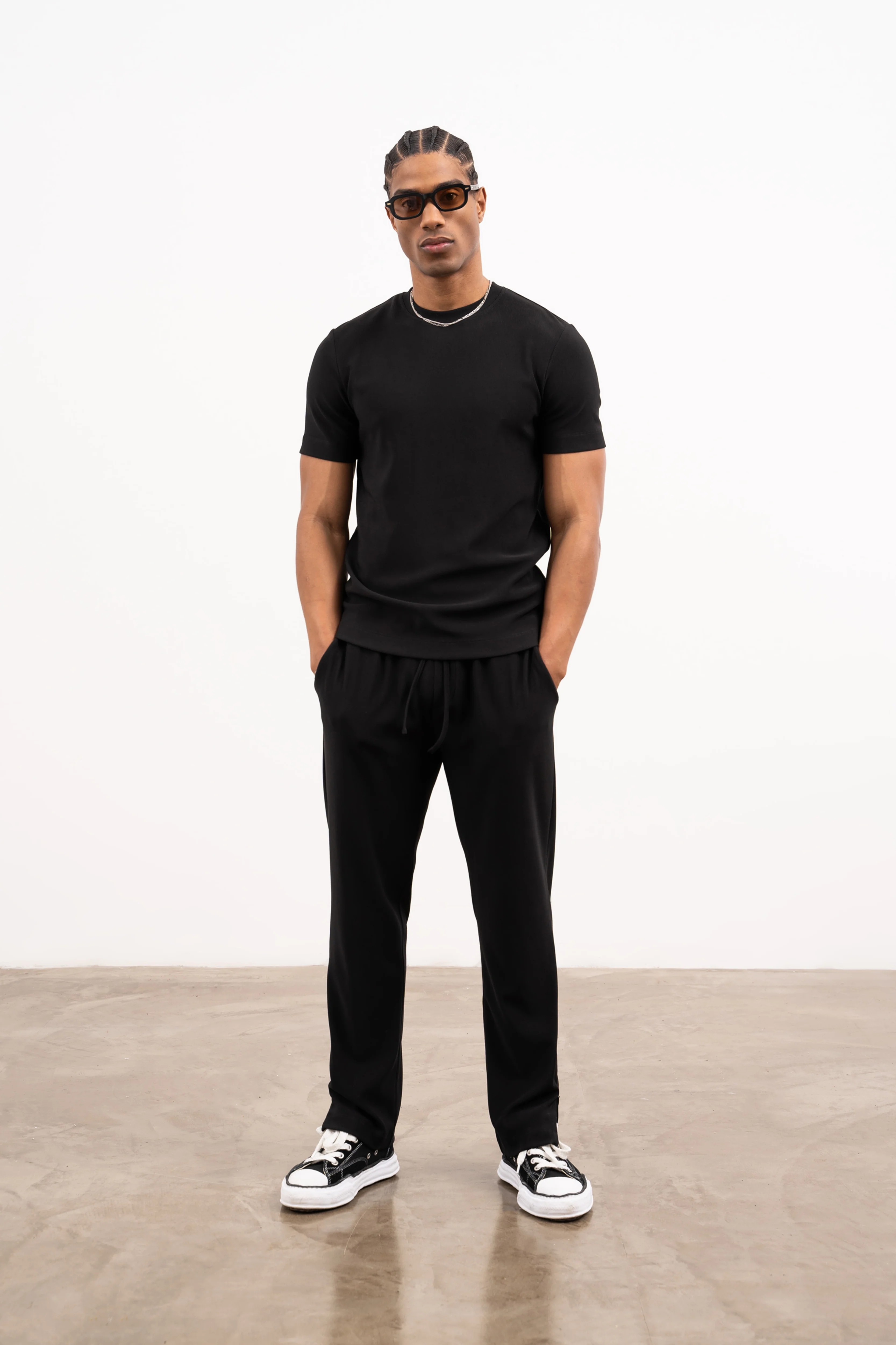 RIB TEXTURED T-SHIRT - BLACK