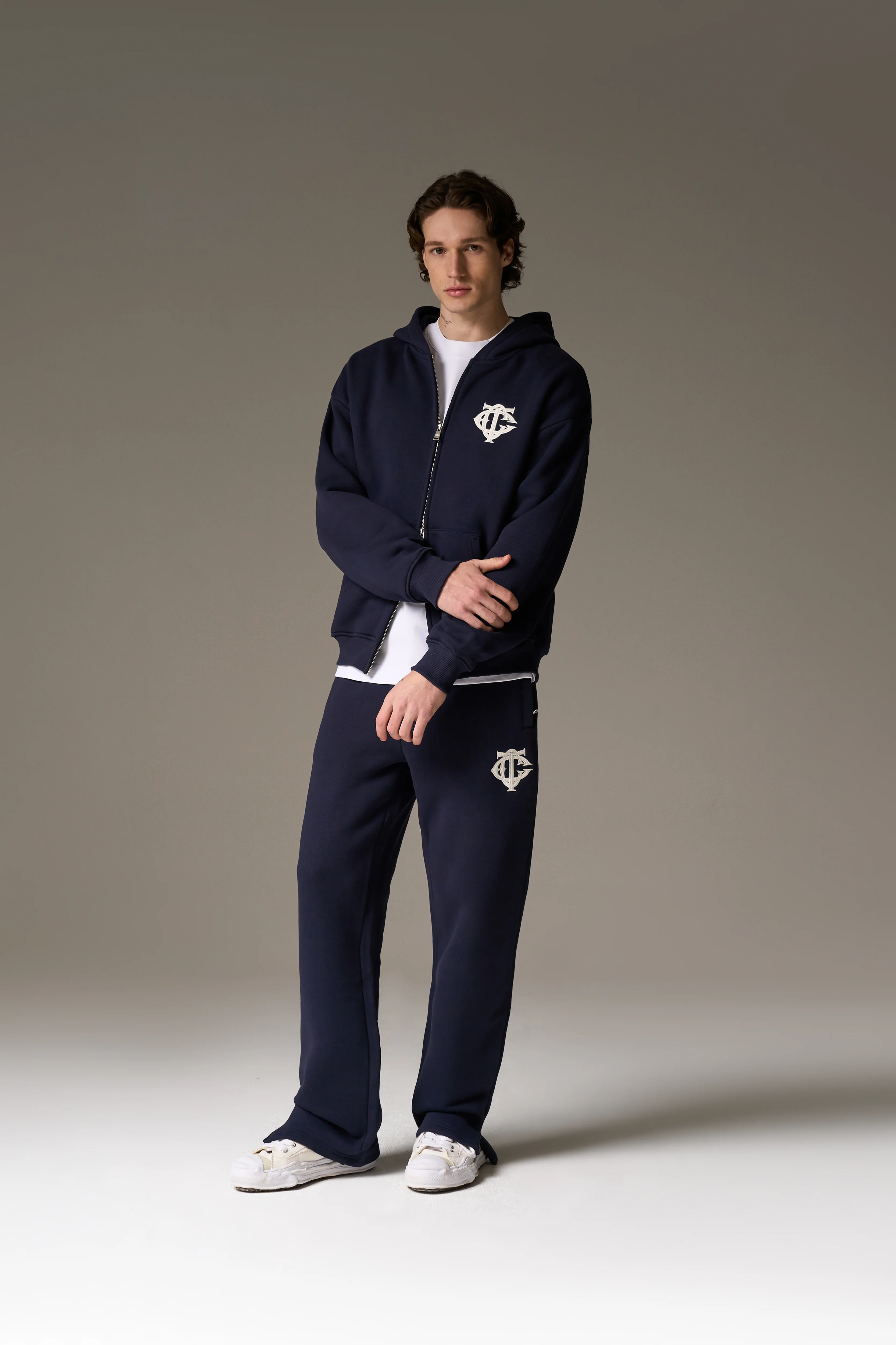 HEAVYWEIGHT MONOGRAM EMBLEM JOGGERS - NAVY