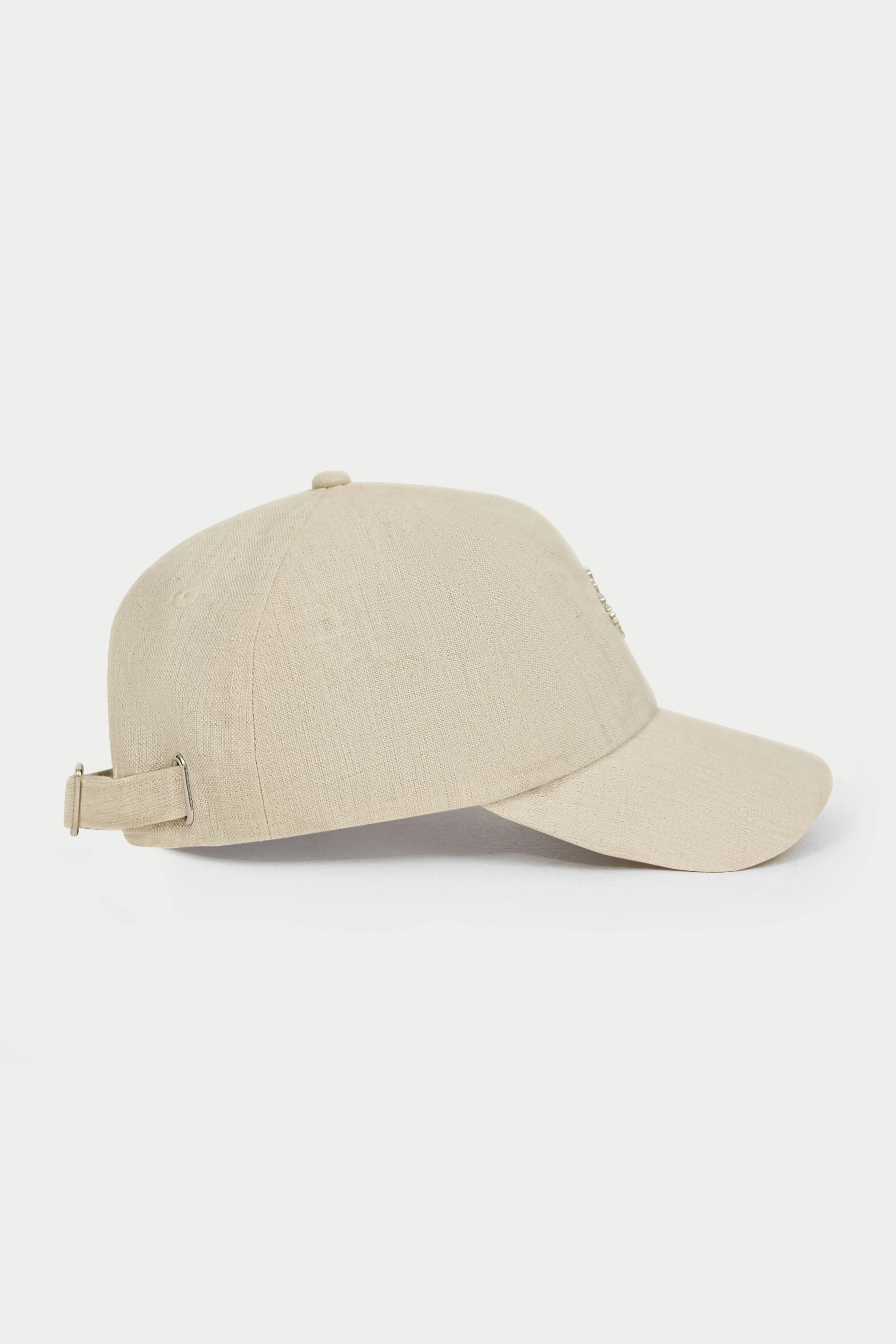 TEXTURED METAL BADGE CAP - BEIGE