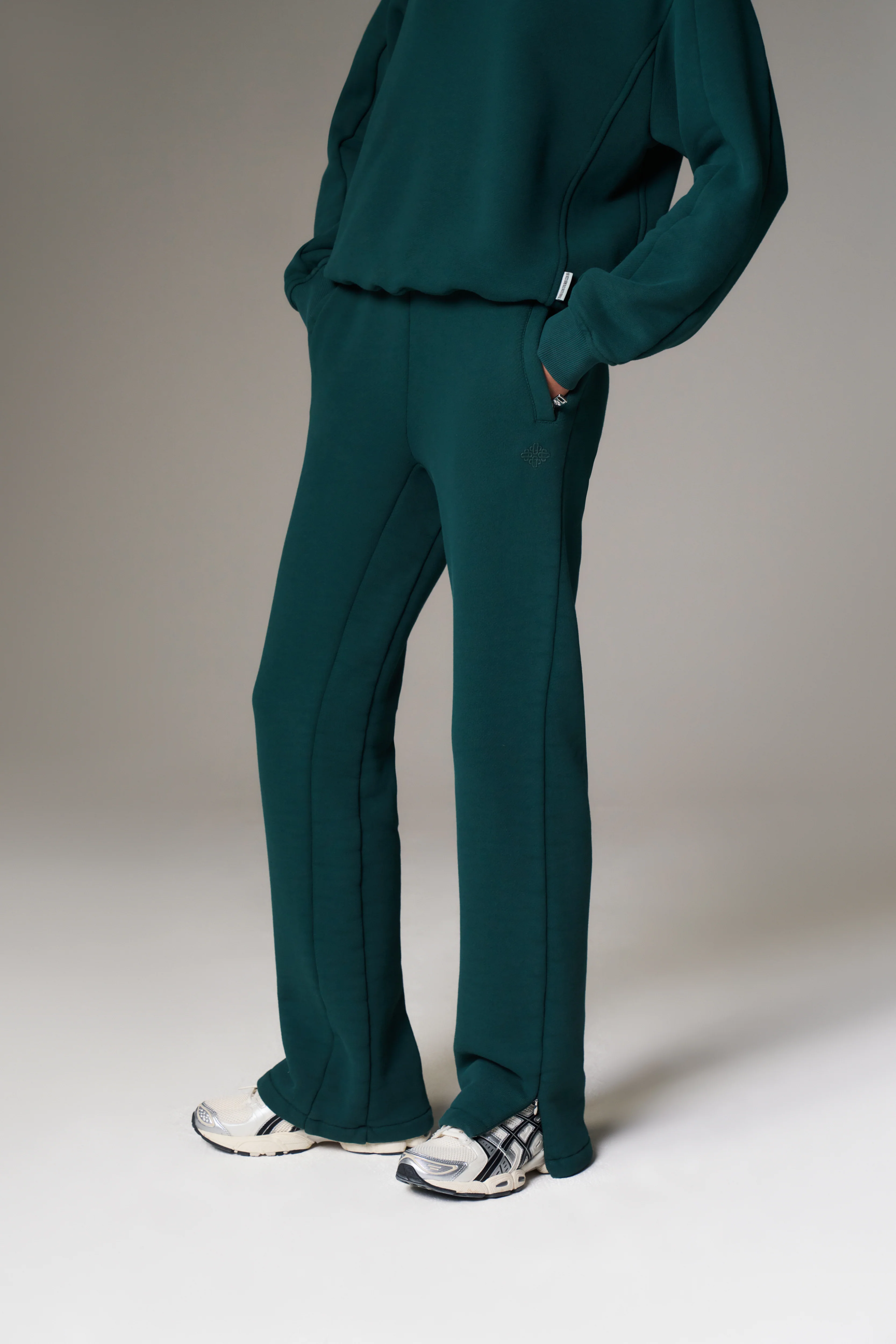 LAUNDERED CLASSICS STRAIGHT LEG JOGGERS - GREEN