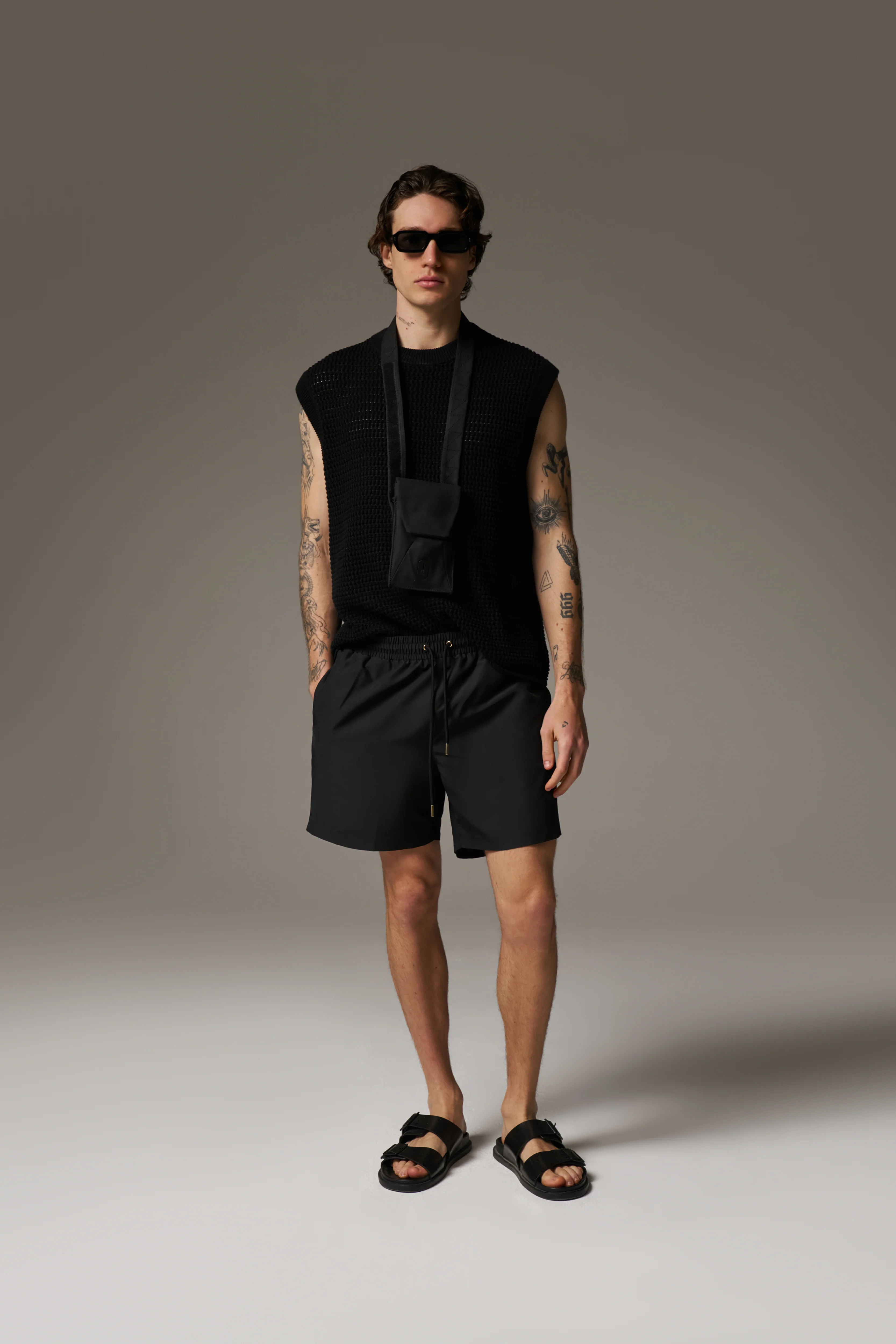 WATER REACTIVE EMBLEM SWIM SHORT - BLACK