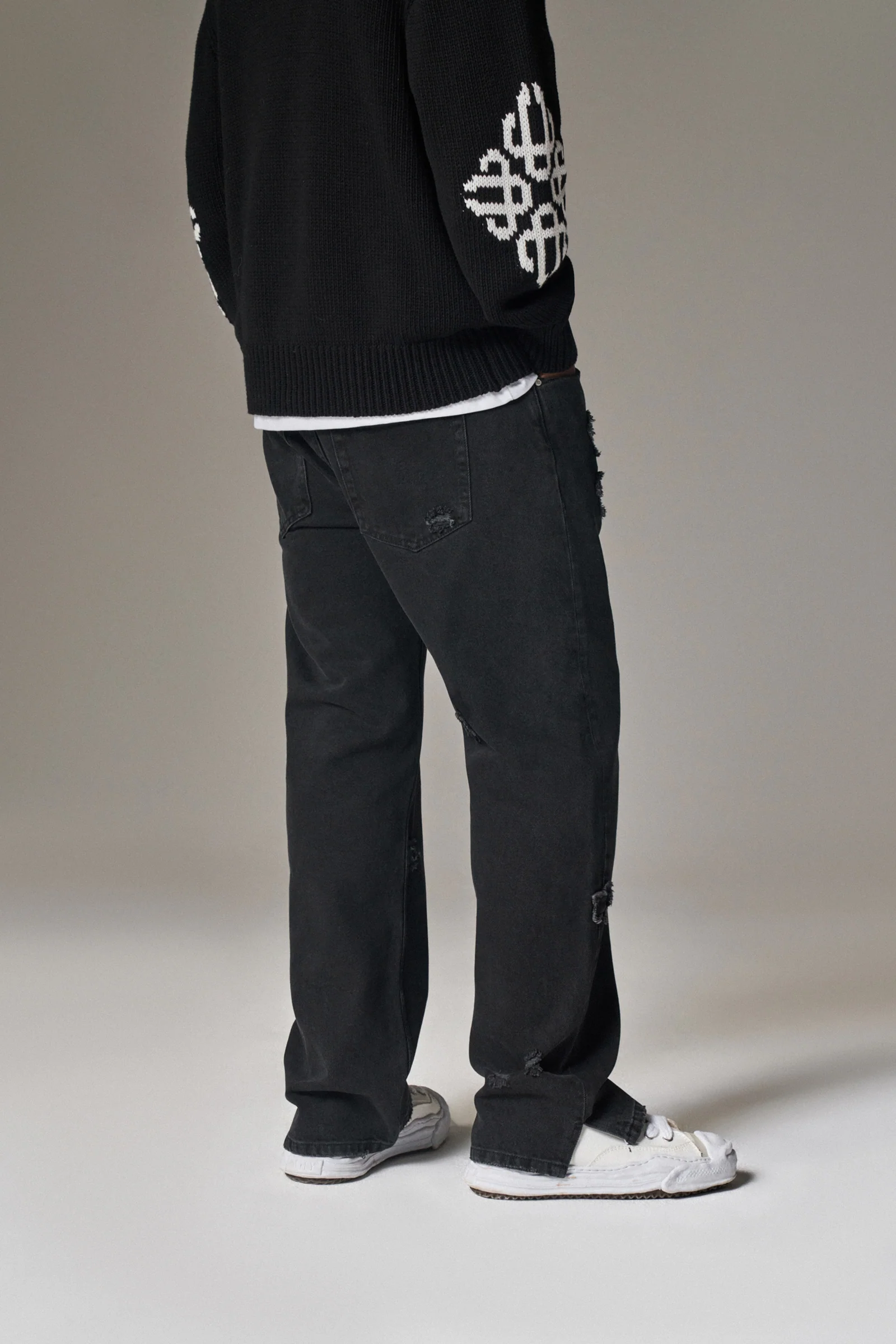 STAR APPLIQUE DENIM JEANS - WASHED BLACK