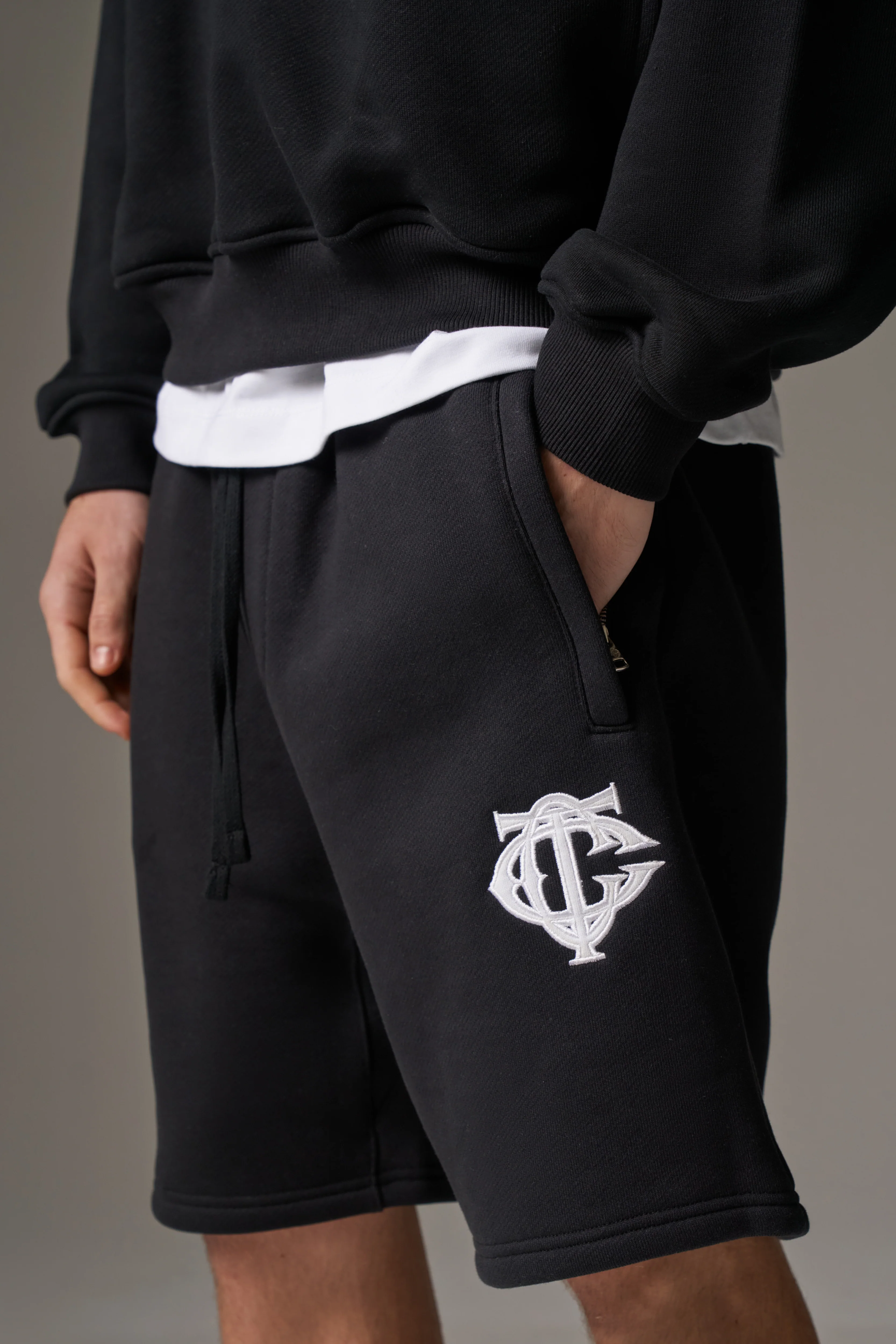 HEAVYWEIGHT MONOGRAM EMBLEM SHORTS - BLACK
