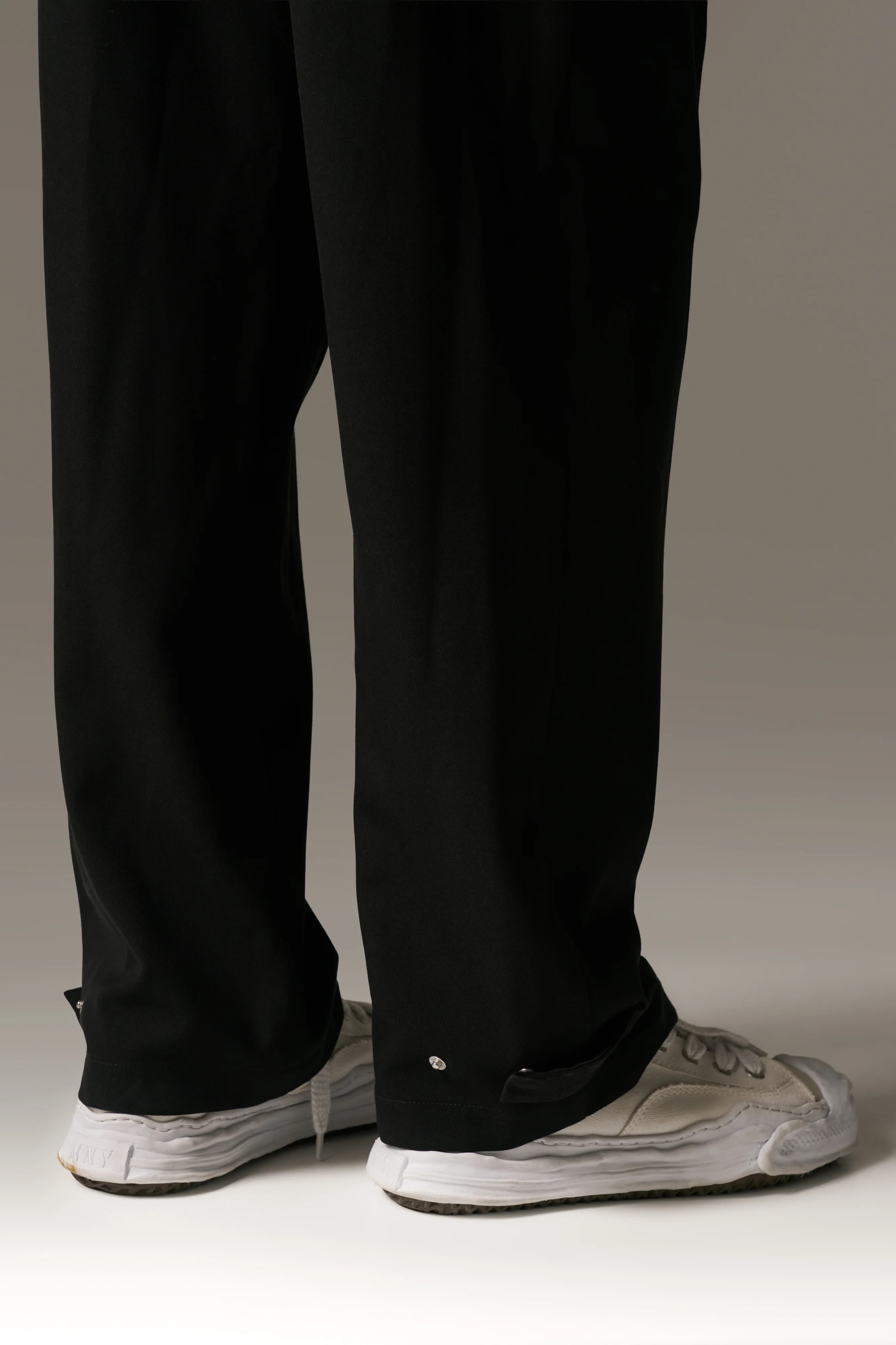 PLEATED WIDE LEG TROUSER - BLACK