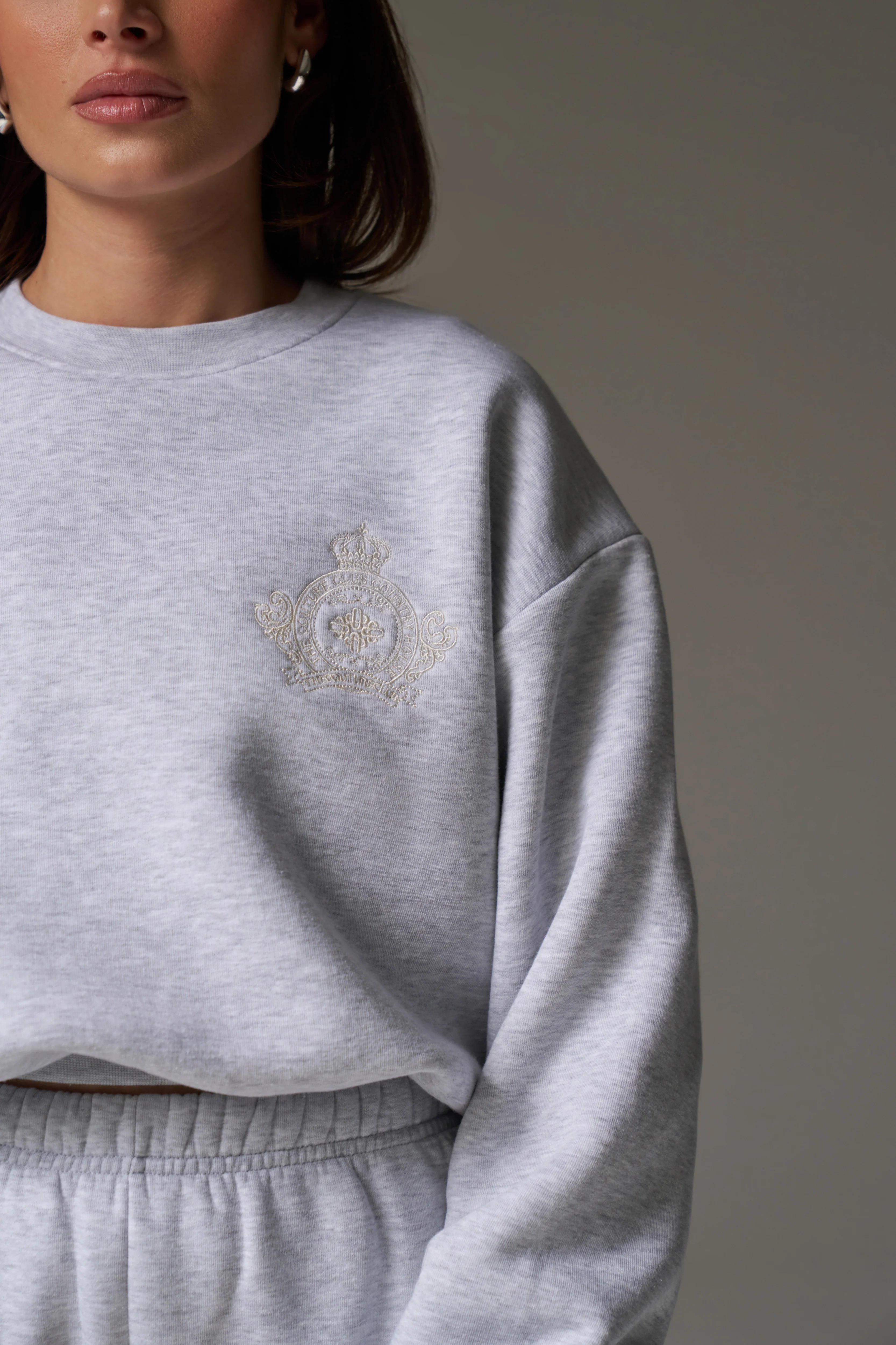 EMBROIDERED CREST SWEATSHIRT - GREY MARL