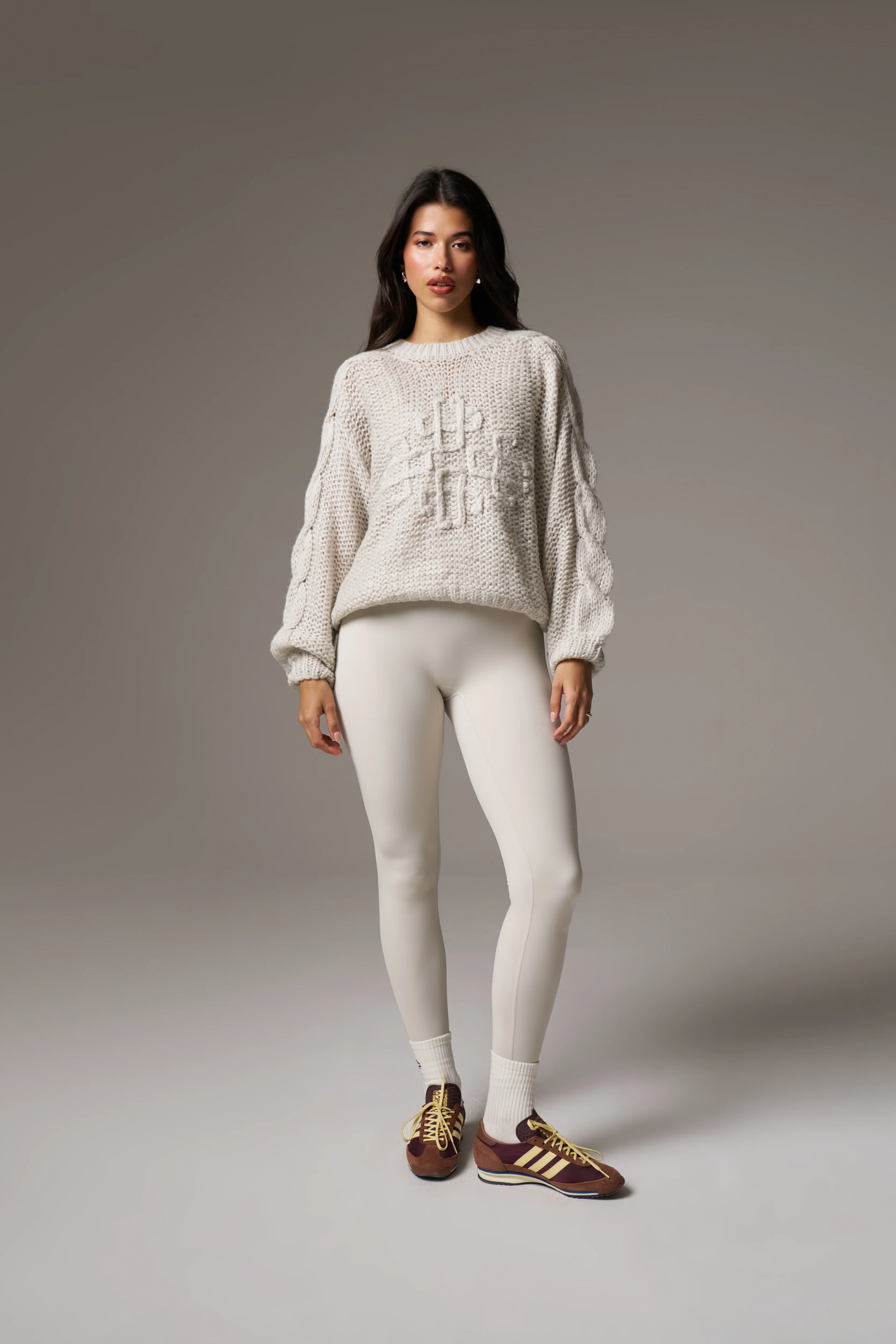 SCULPTING STRETCH EMBLEM LEGGINGS - BONE