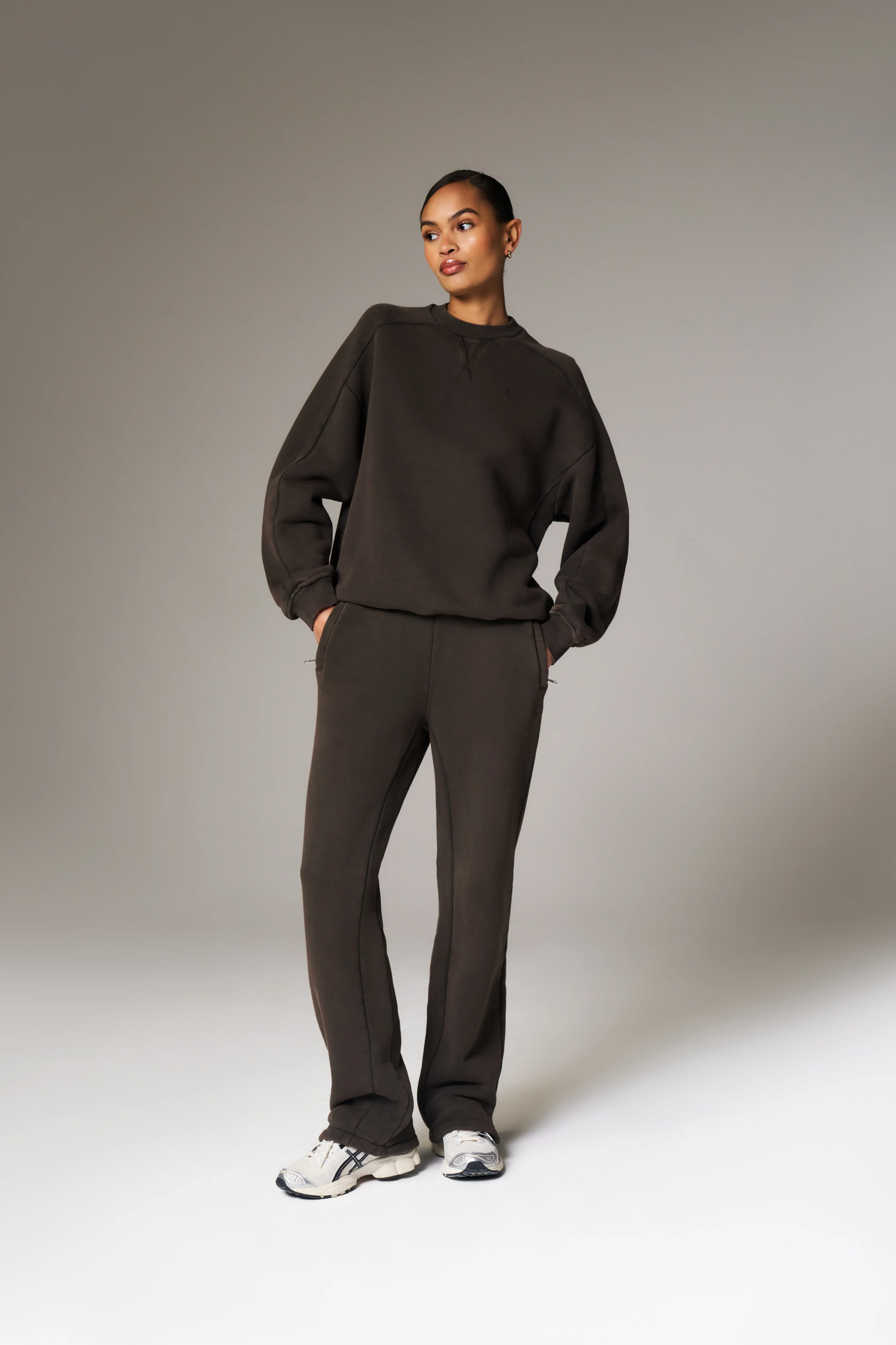 LAUNDERED CLASSICS SEAM DETAIL SWEATSHIRT - WASHED BROWN