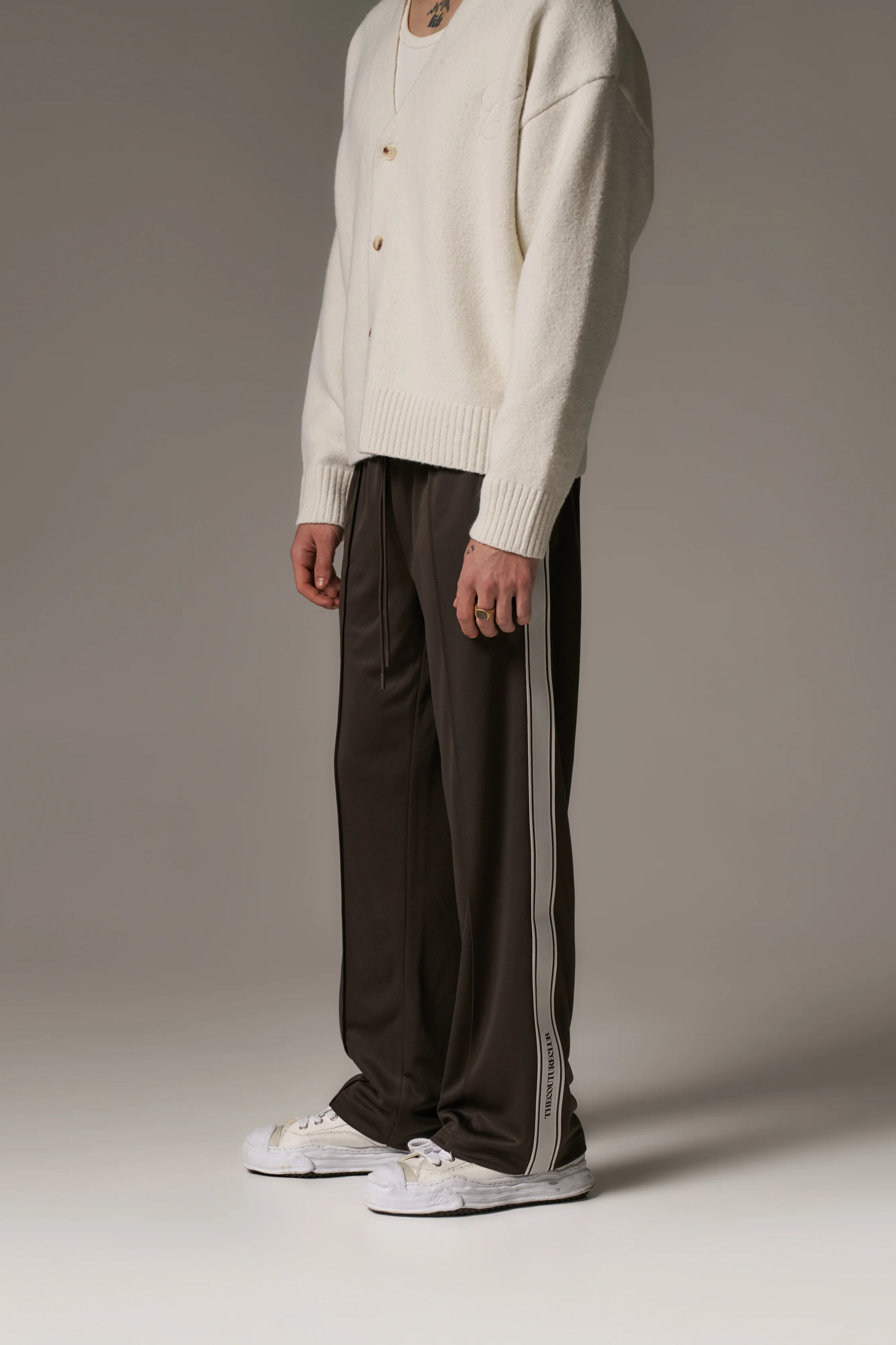 TAPE MESH JOGGER - BROWN