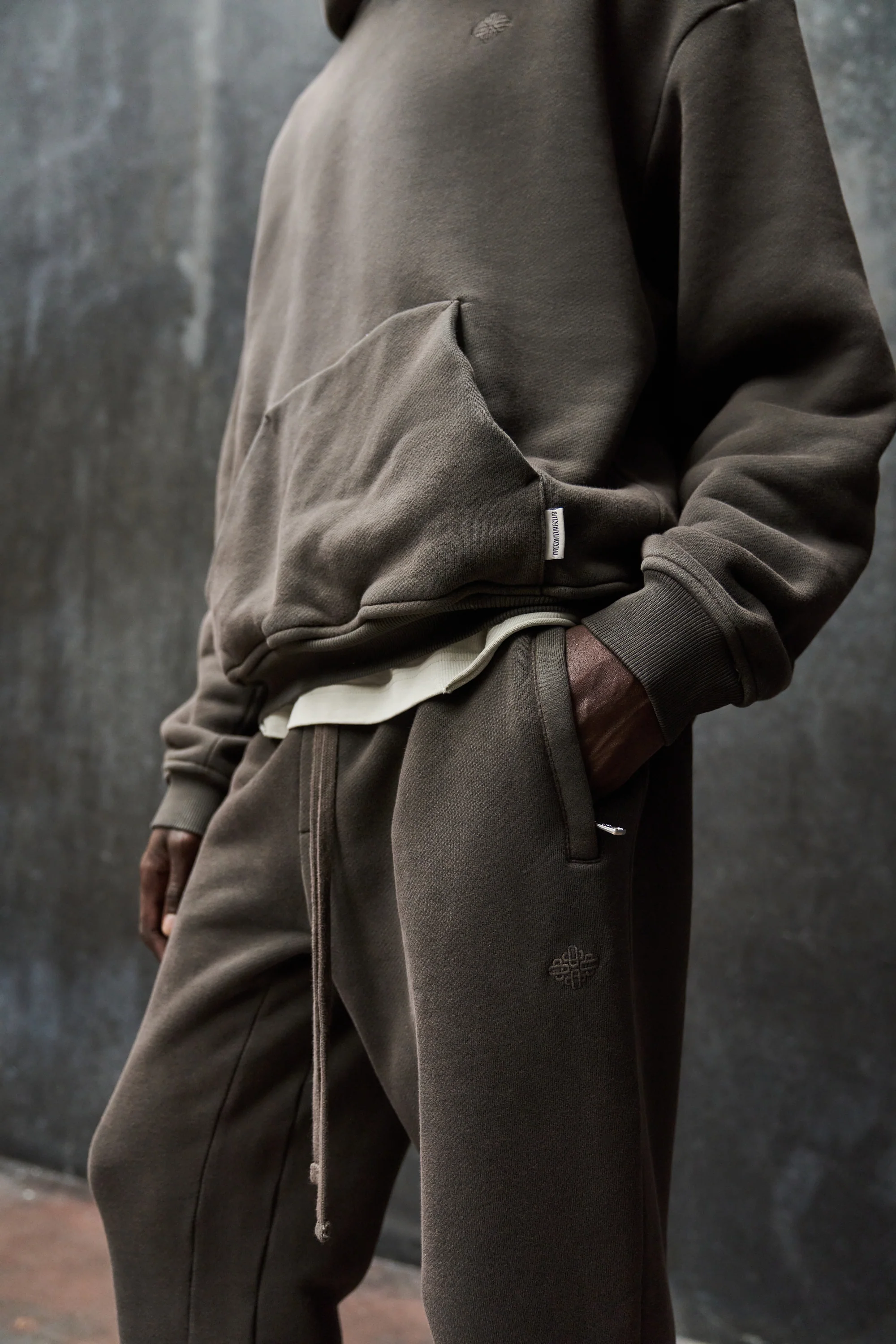 LAUNDERED CLASSICS JOGGERS - WASHED BROWN