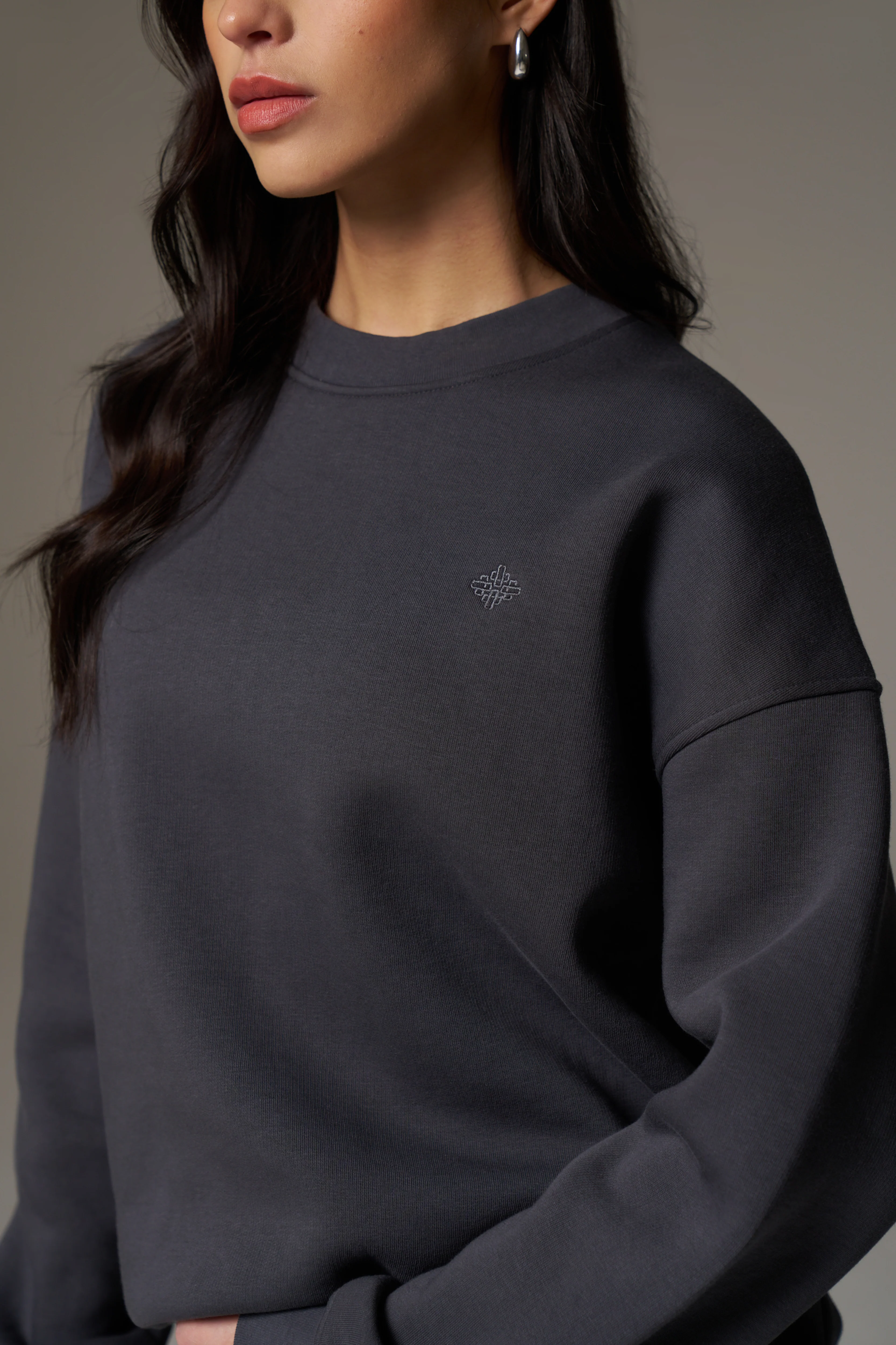 EMBLEM EMBROIDERED SWEATSHIRT - CHARCOAL