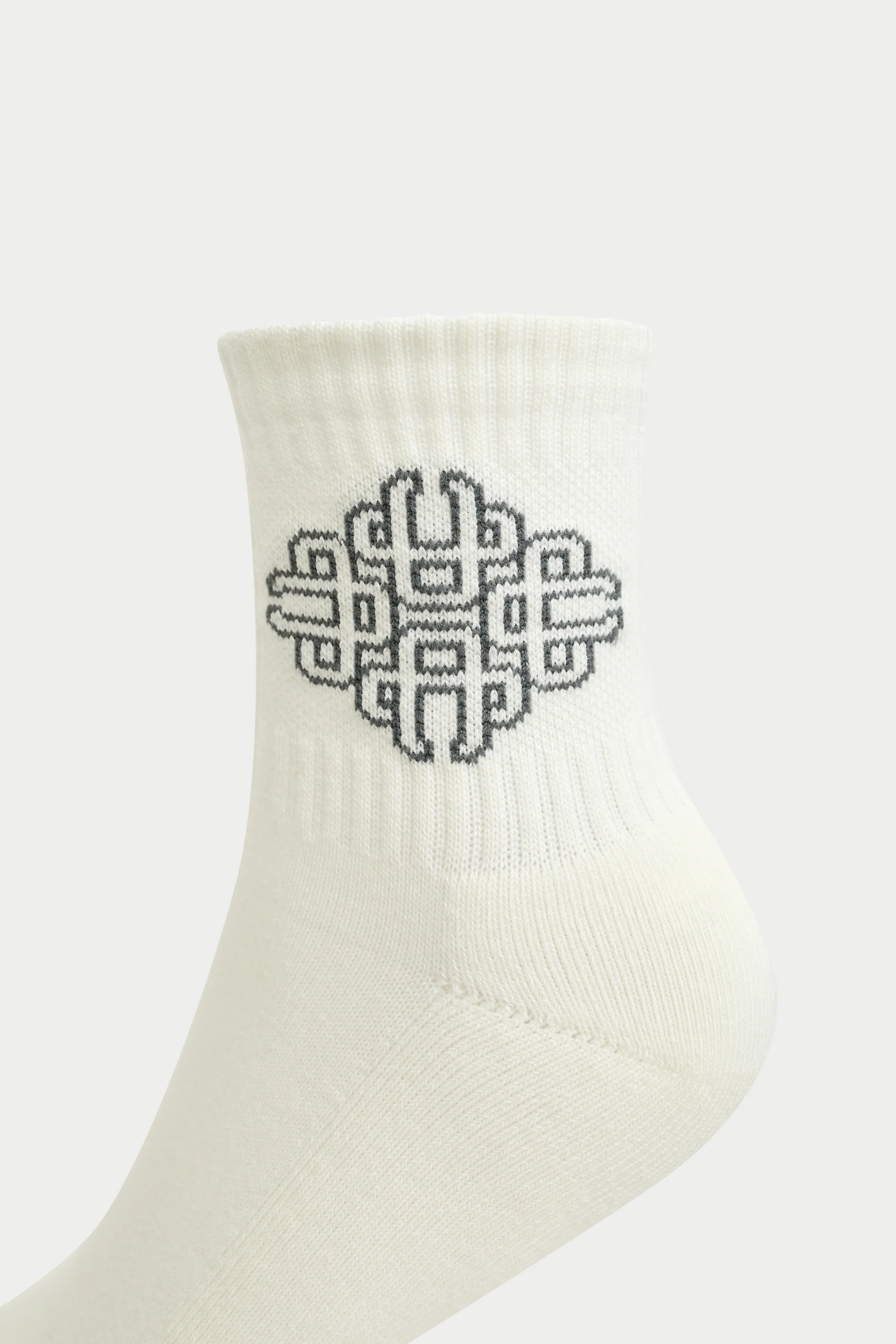 EMBLEM OUTLINE SOCKS - OFF WHITE