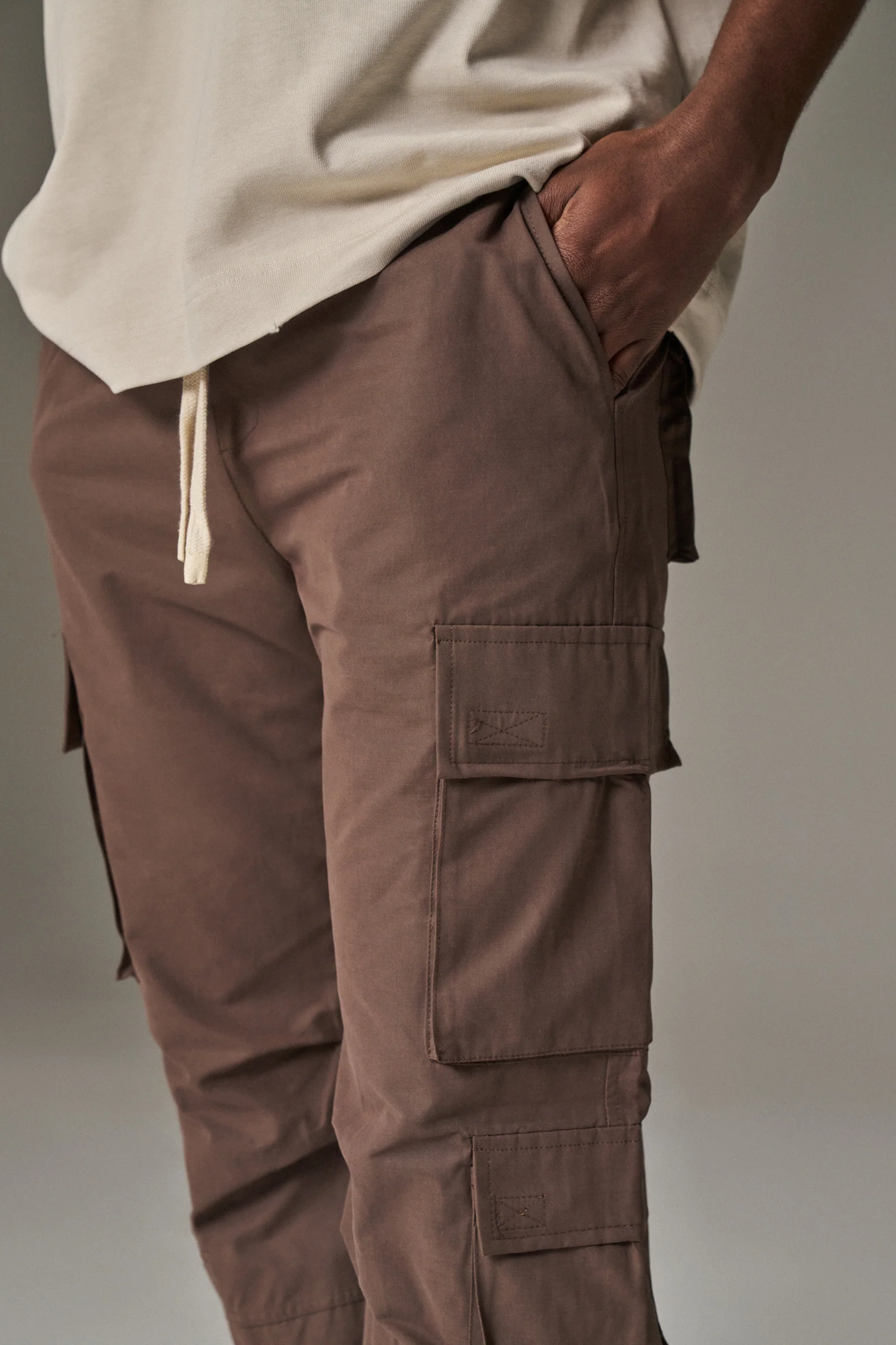 ESSENTIALS CARGO PANT - BROWN