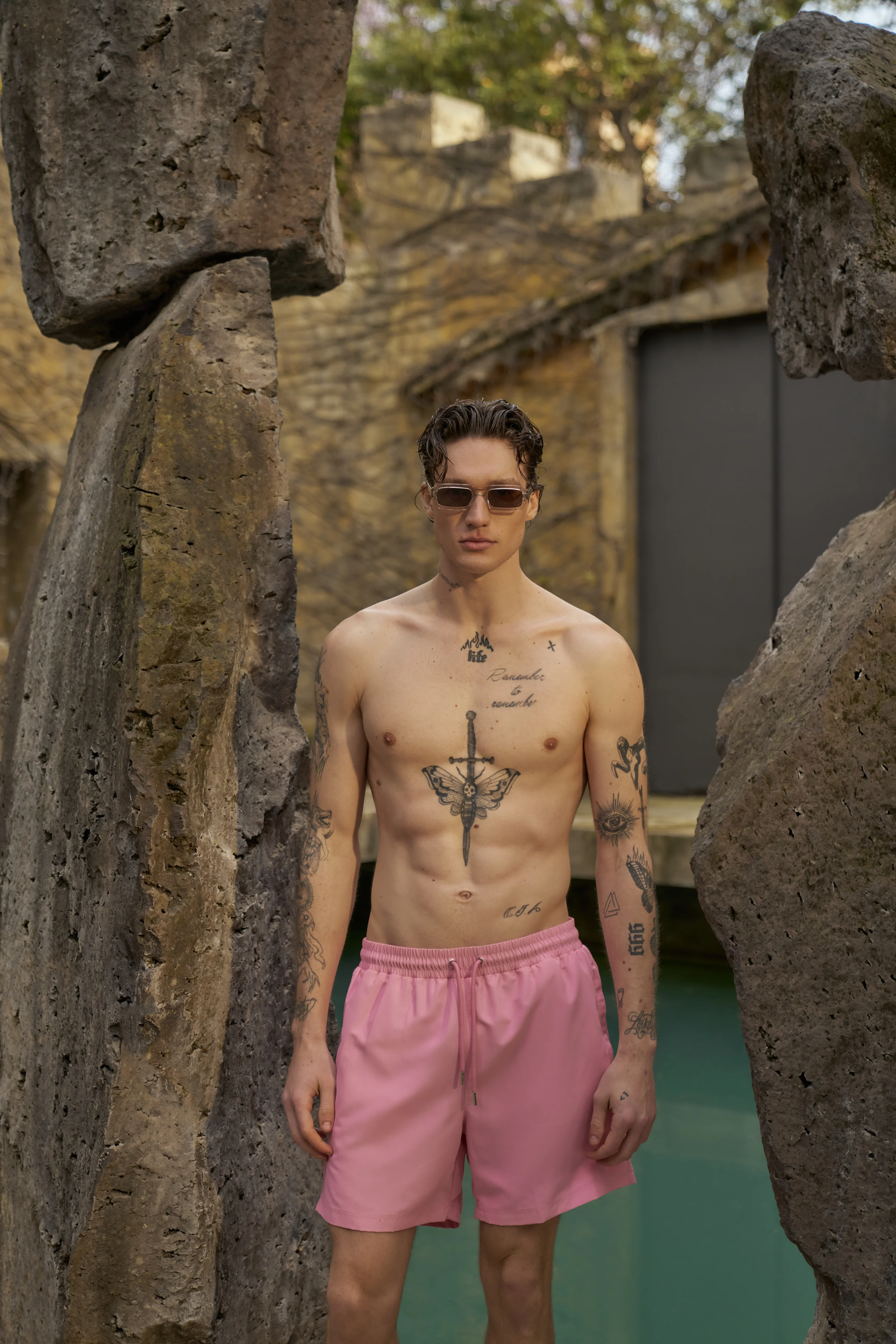 WATER REACTIVE EMBLEM SWIM SHORT - PINK