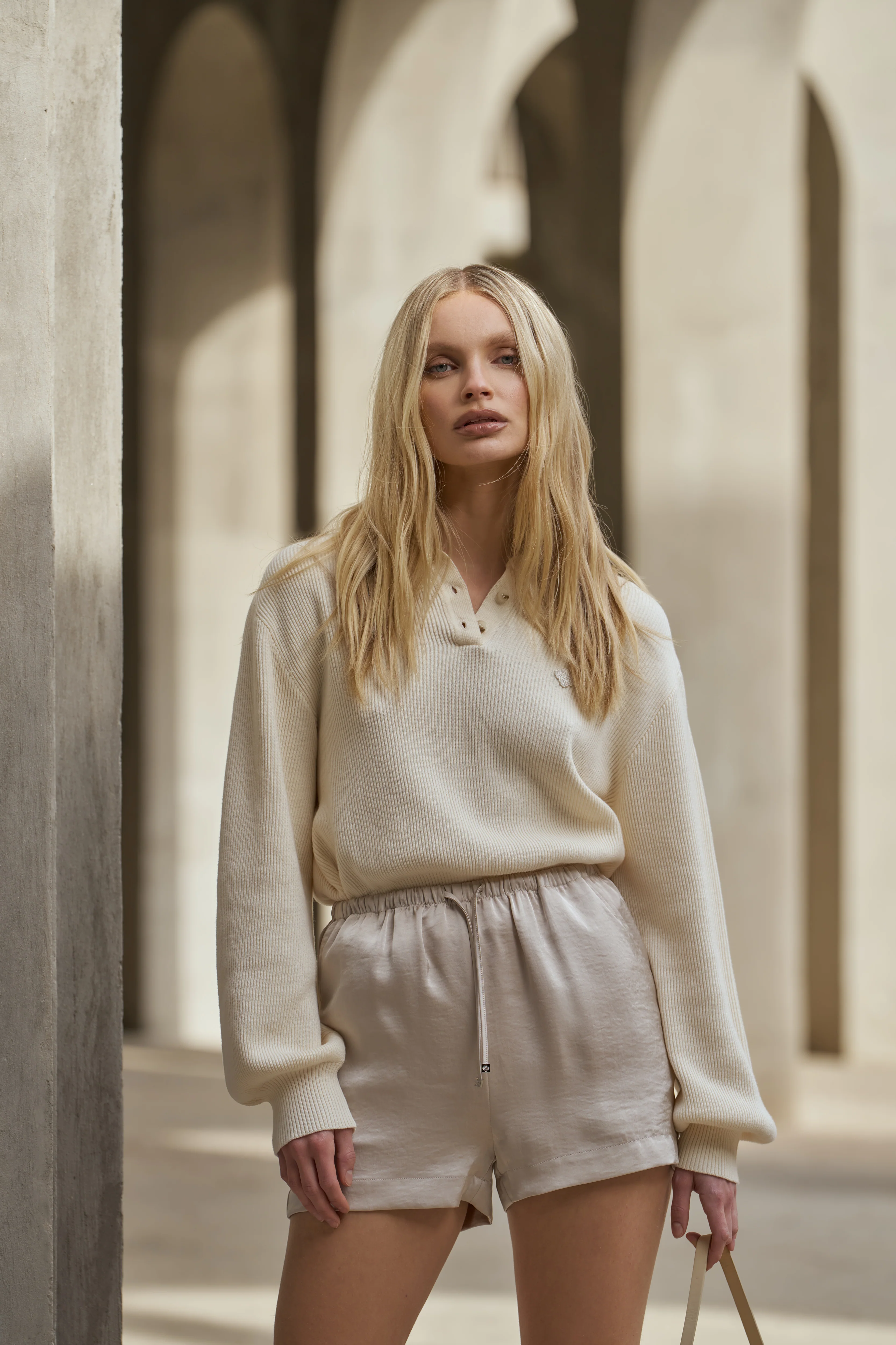 SATIN EMBLEM SHORTS - BEIGE