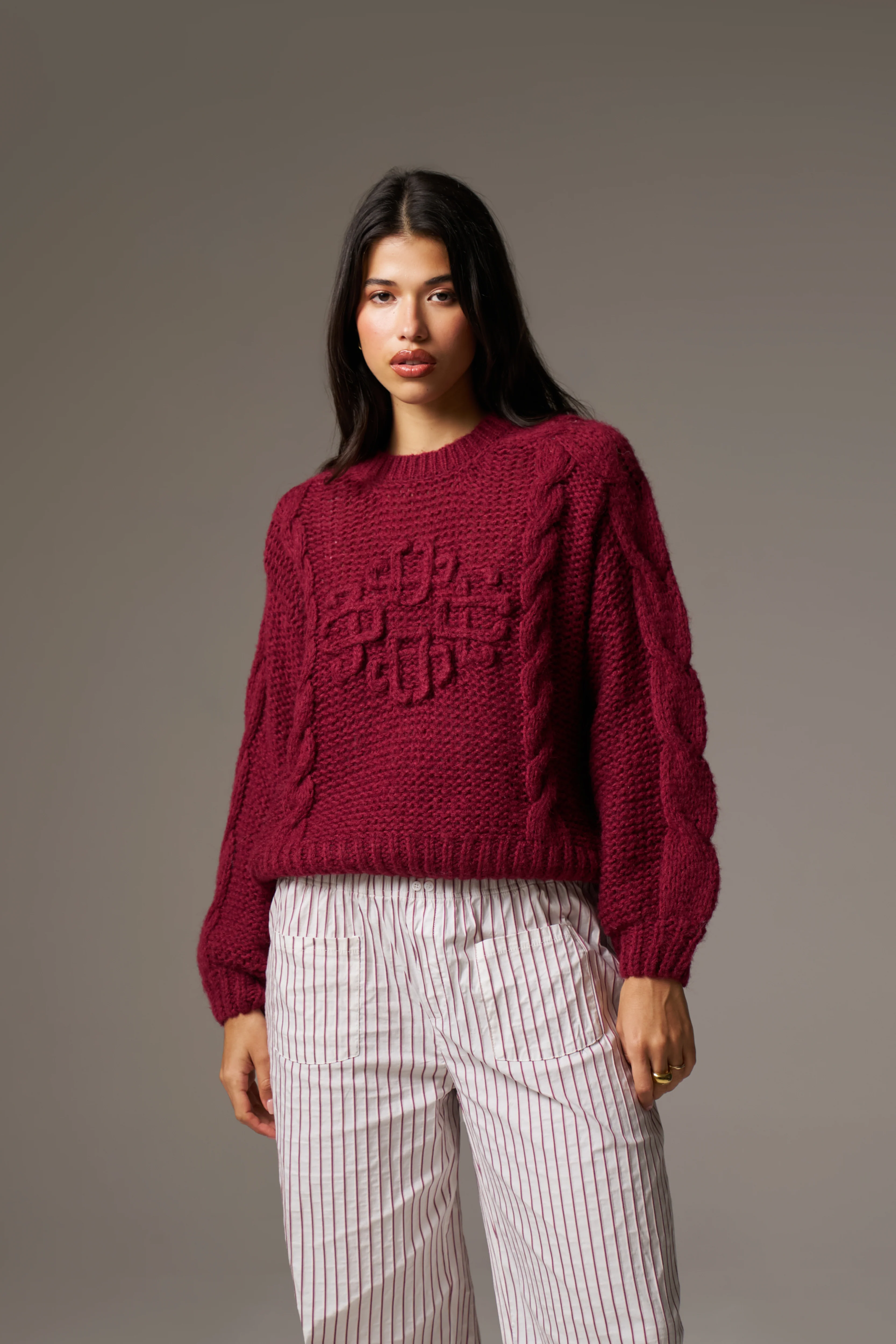 EMBLEM PLAITED OVERSIZED KNIT JUMPER - BURGUNDY