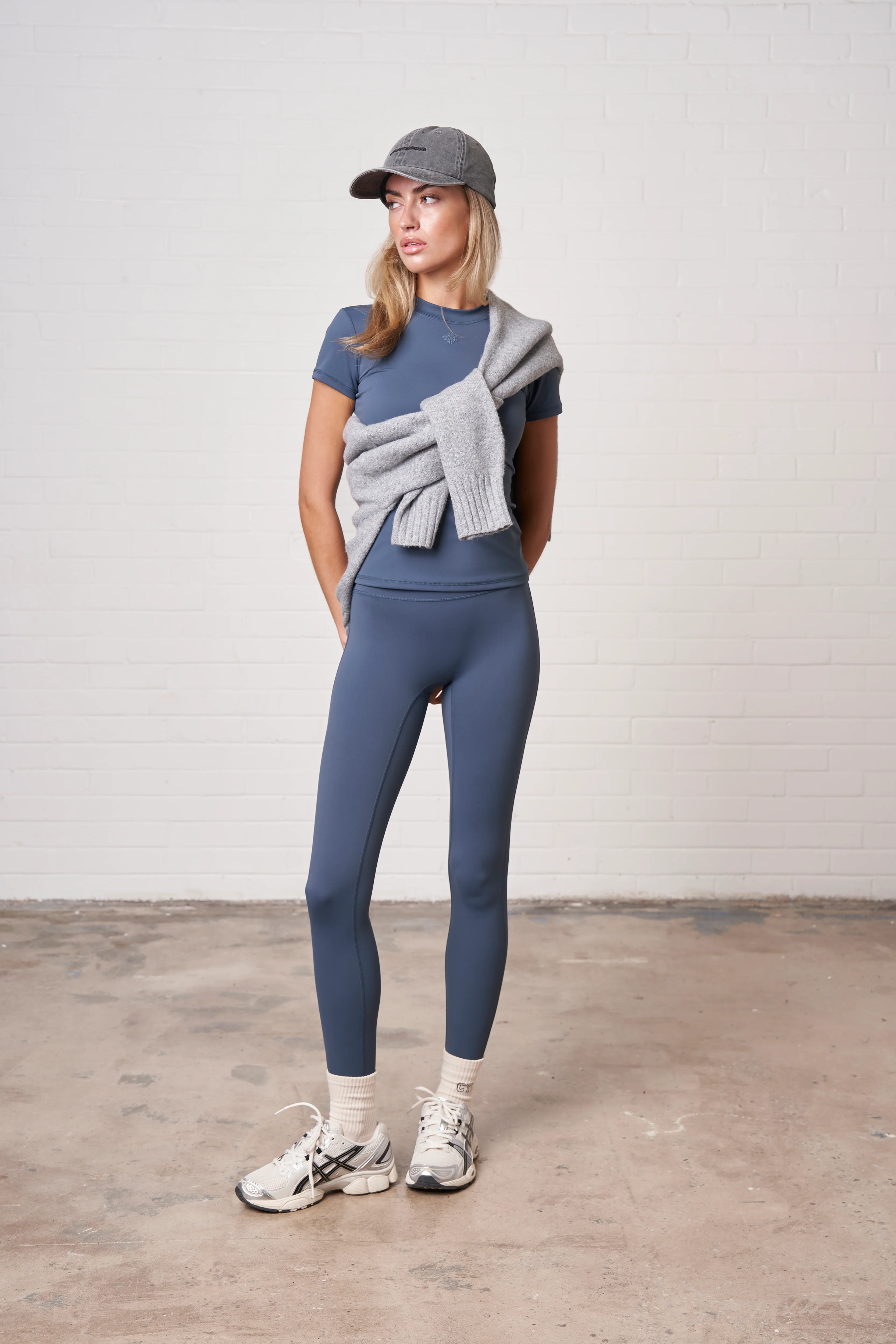 SCULPTING STRETCH EMBLEM LEGGINGS - PETROL BLUE