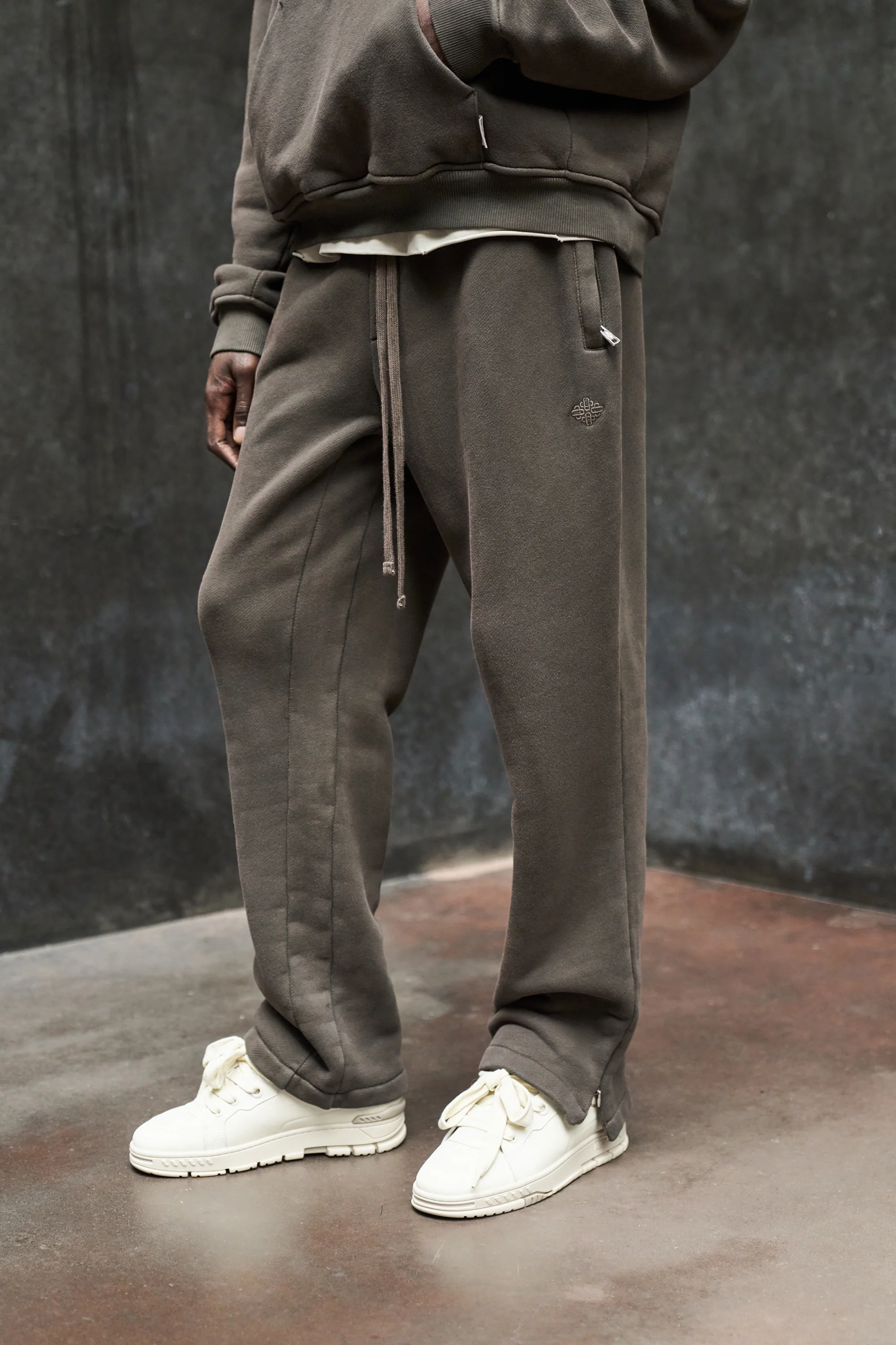 LAUNDERED CLASSICS JOGGERS - WASHED BROWN