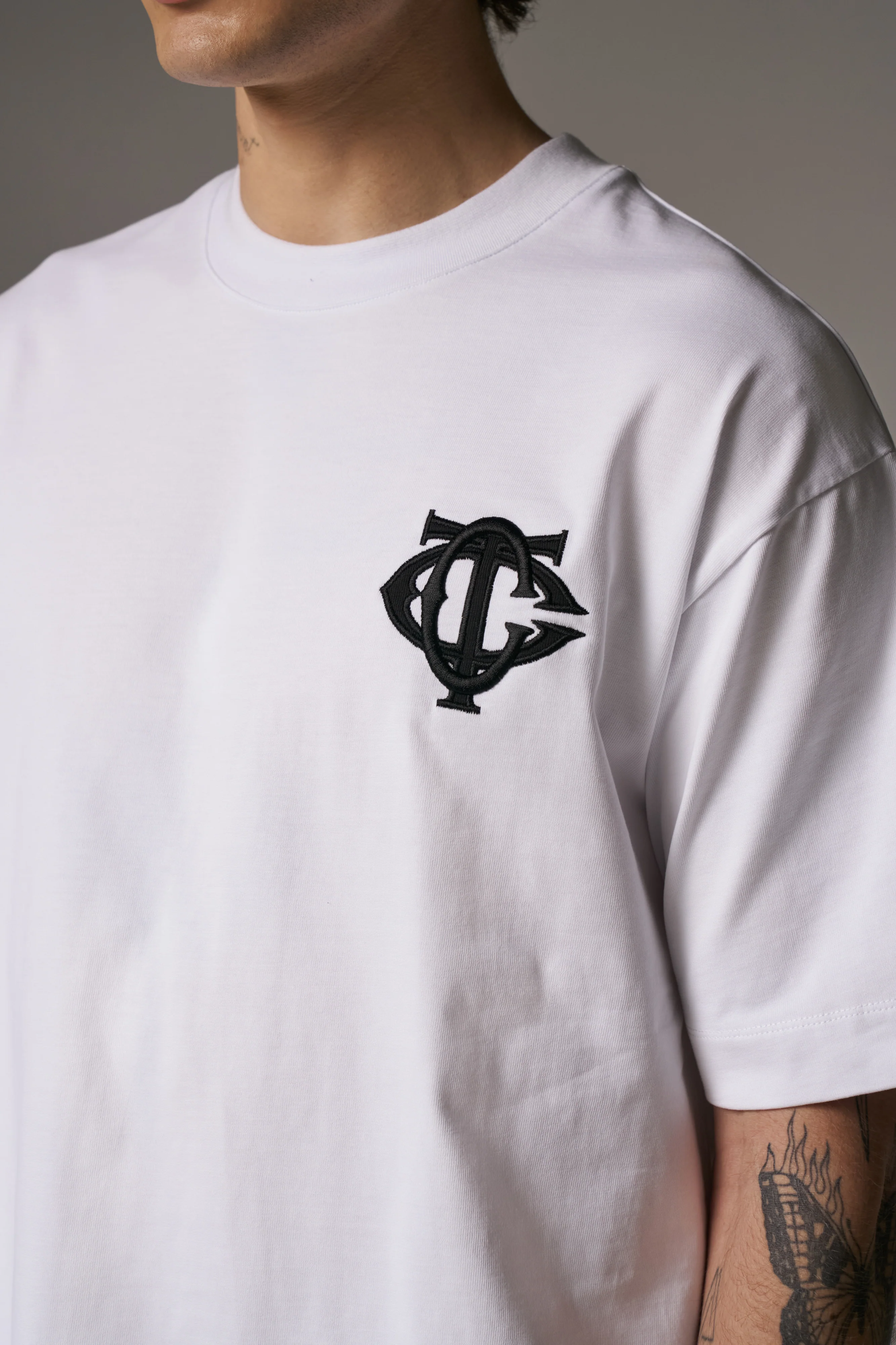 MONOGRAM EMBLEM T-SHIRT - WHITE
