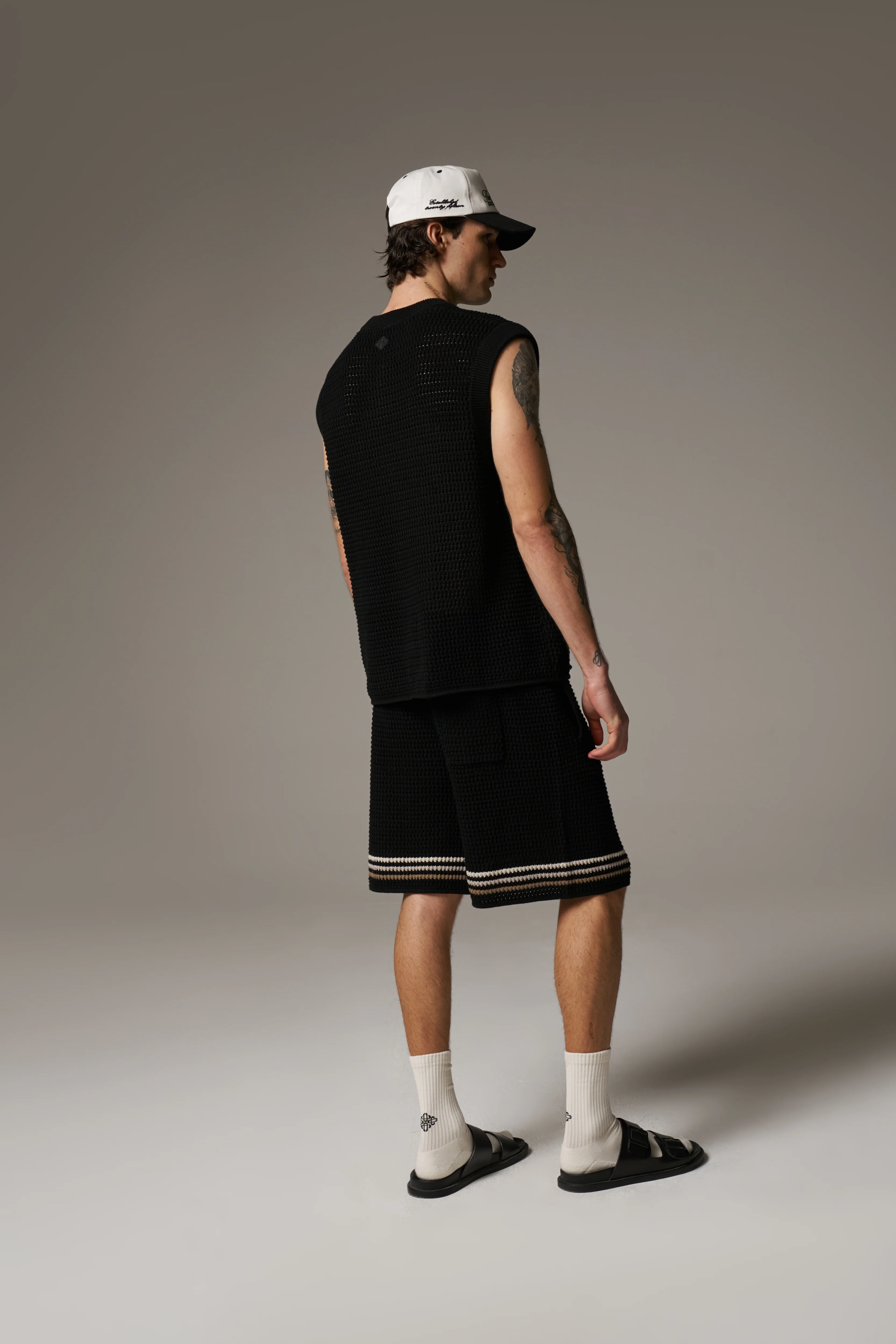 STRIPE CROCHET KNIT VEST - BLACK