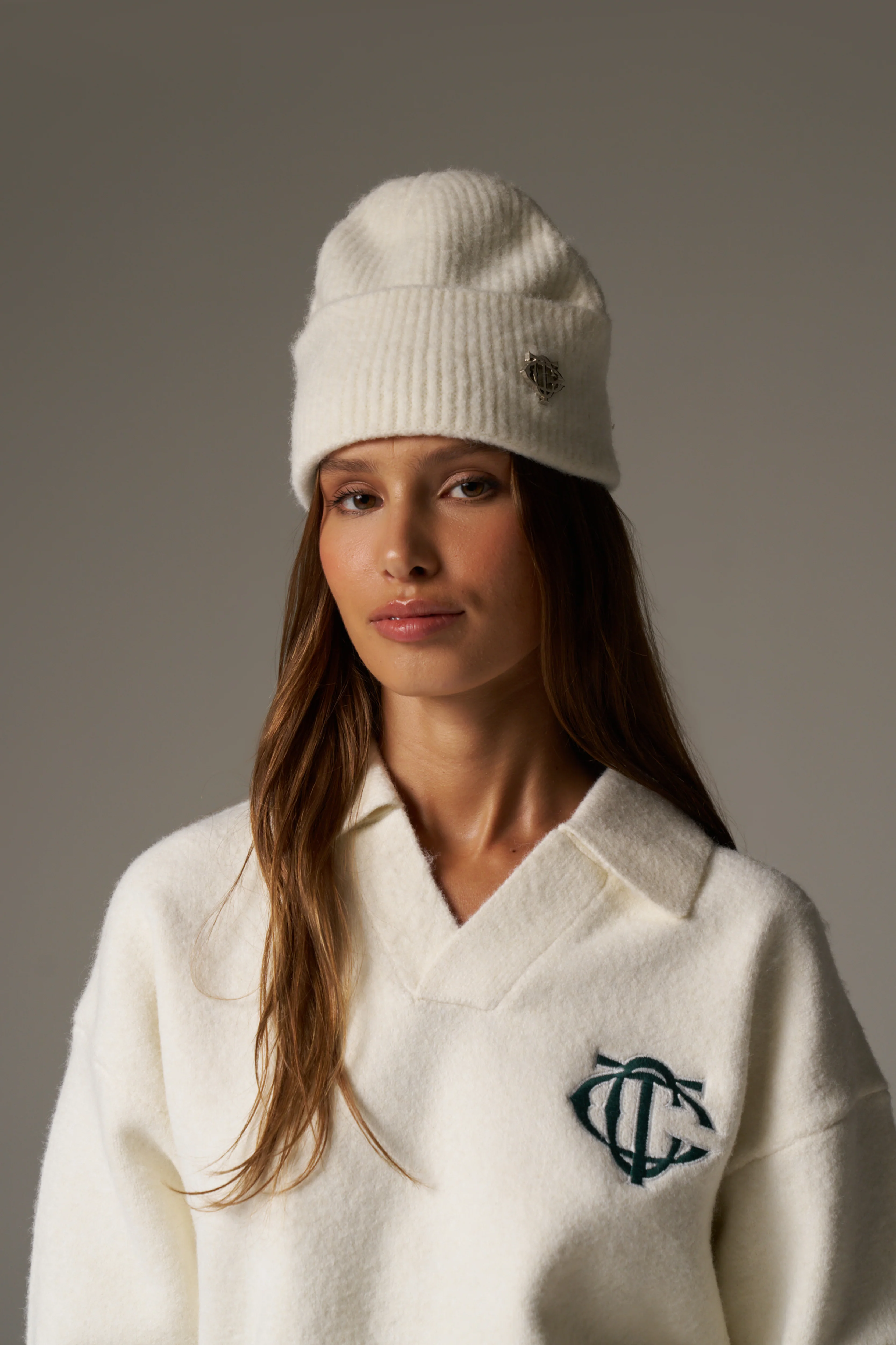FLUFFY KNIT MONOGRAM PIN BADGE BEANIE - OFF WHITE