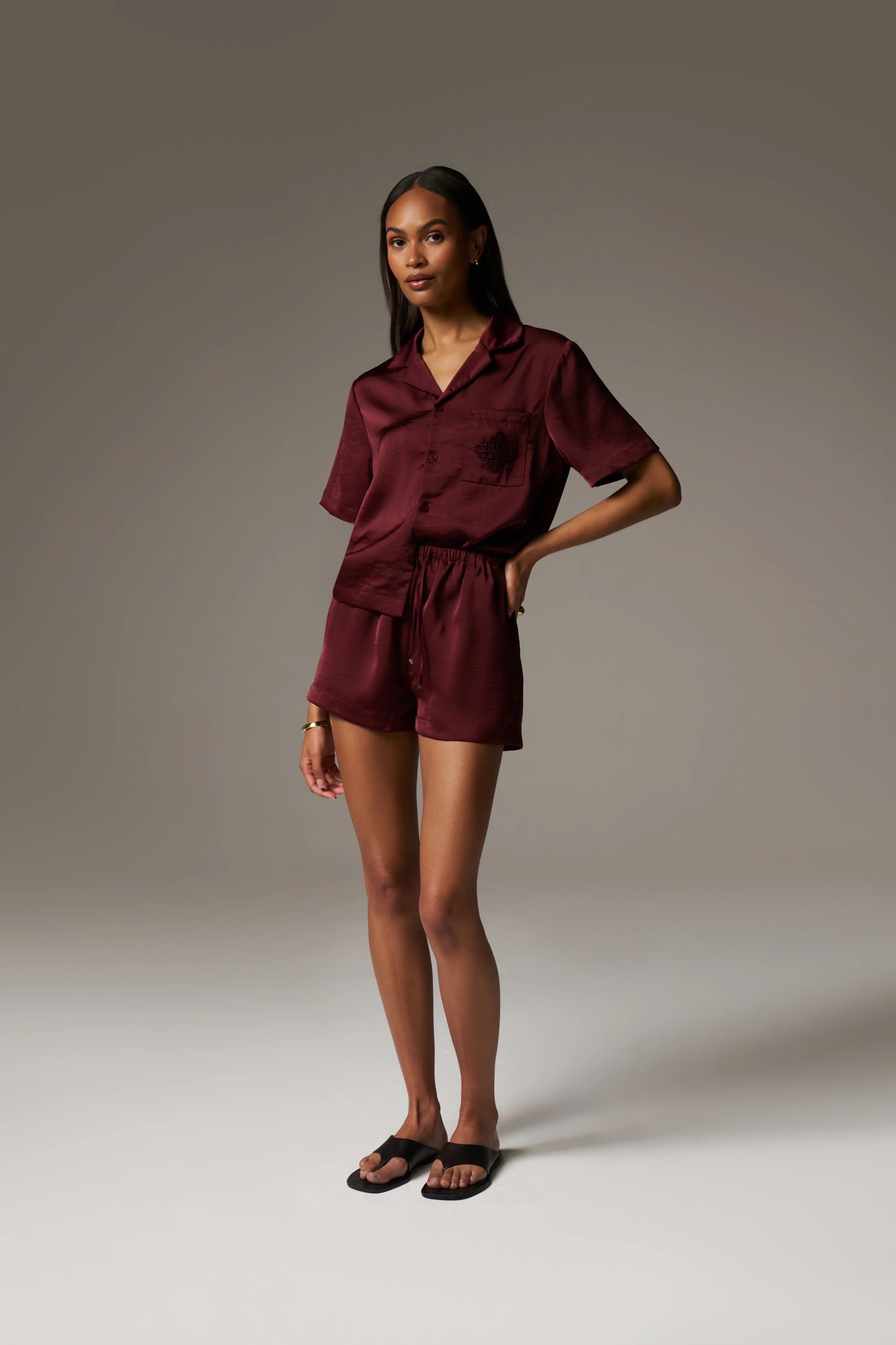 SATIN EMBLEM SHORTS - BURGUNDY