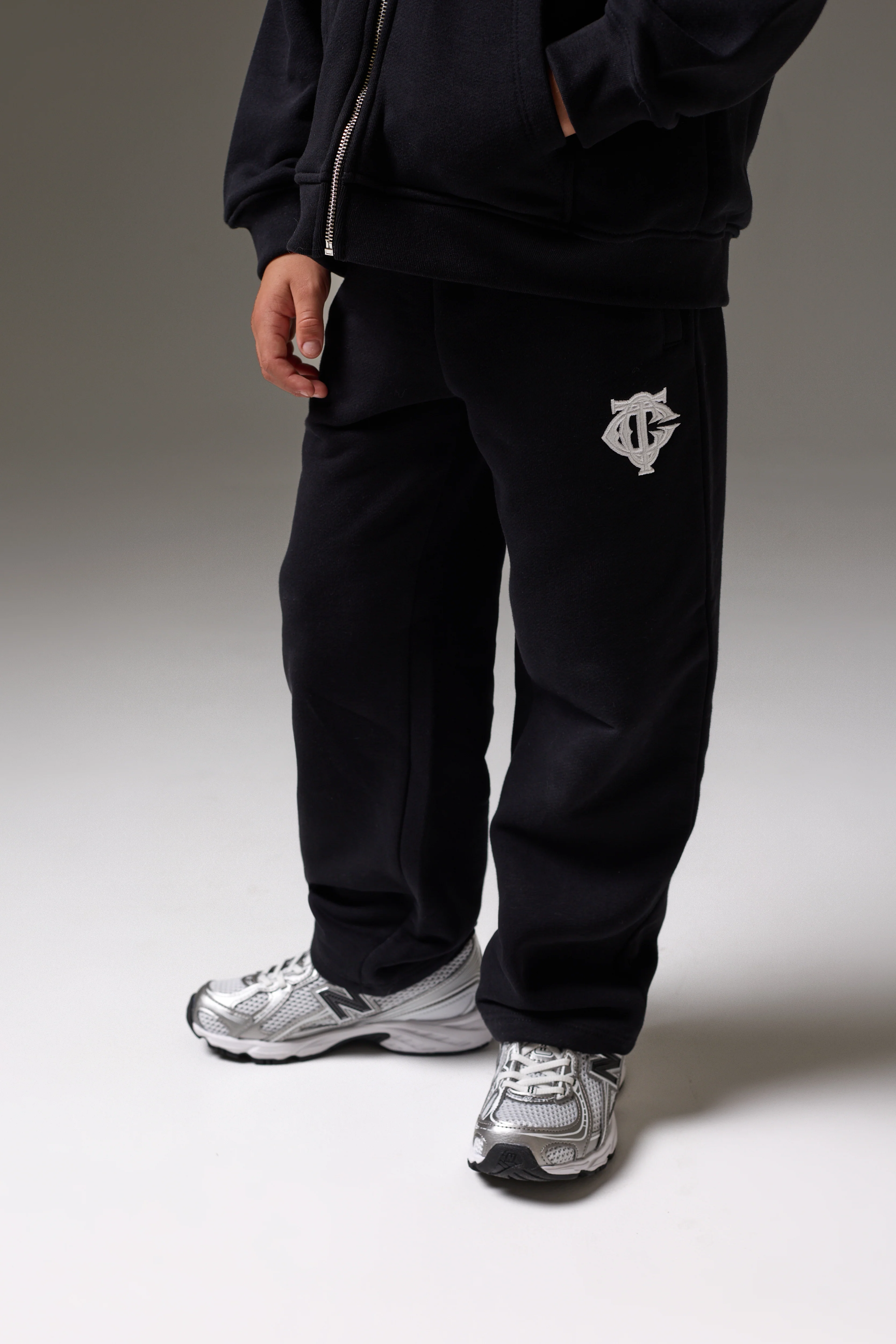 JUNIOR MONOGRAM EMBLEM APPLIQUE JOGGERS - BLACK