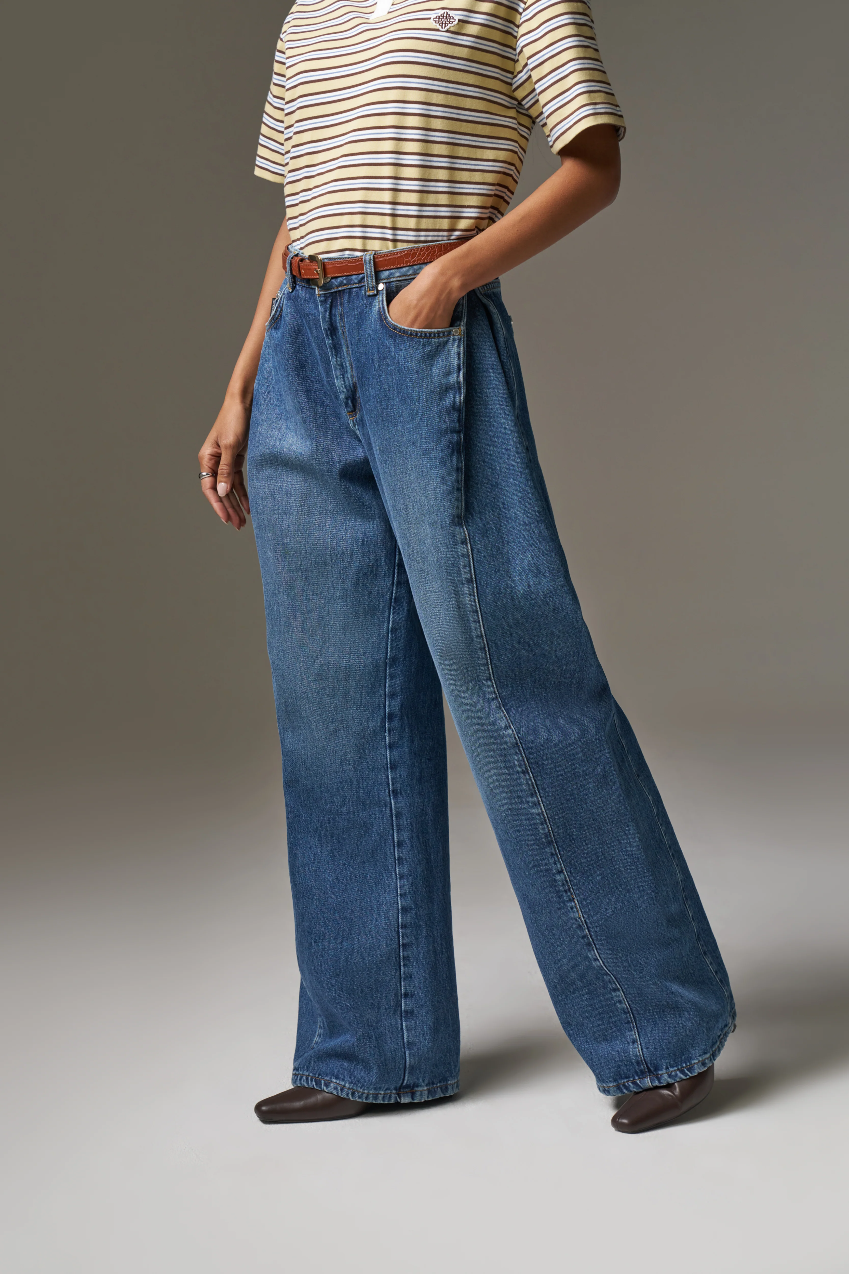ADJUSTABLE PLEAT DETAIL WIDE LEG JEANS - VINTAGE BLUE WASH