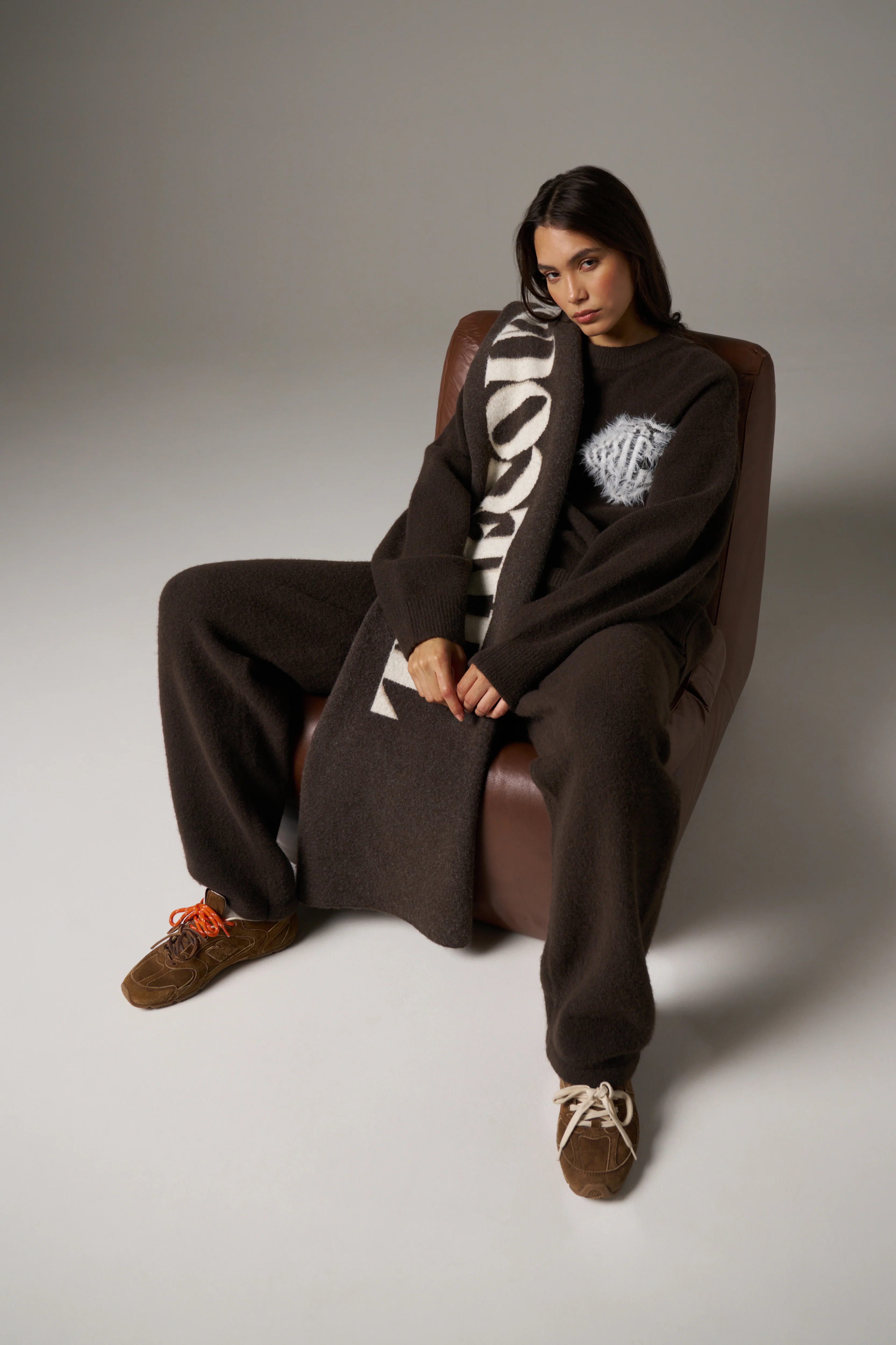 MONGRAM EMBLEM FLUFFY KNIT JOGGERS - BROWN