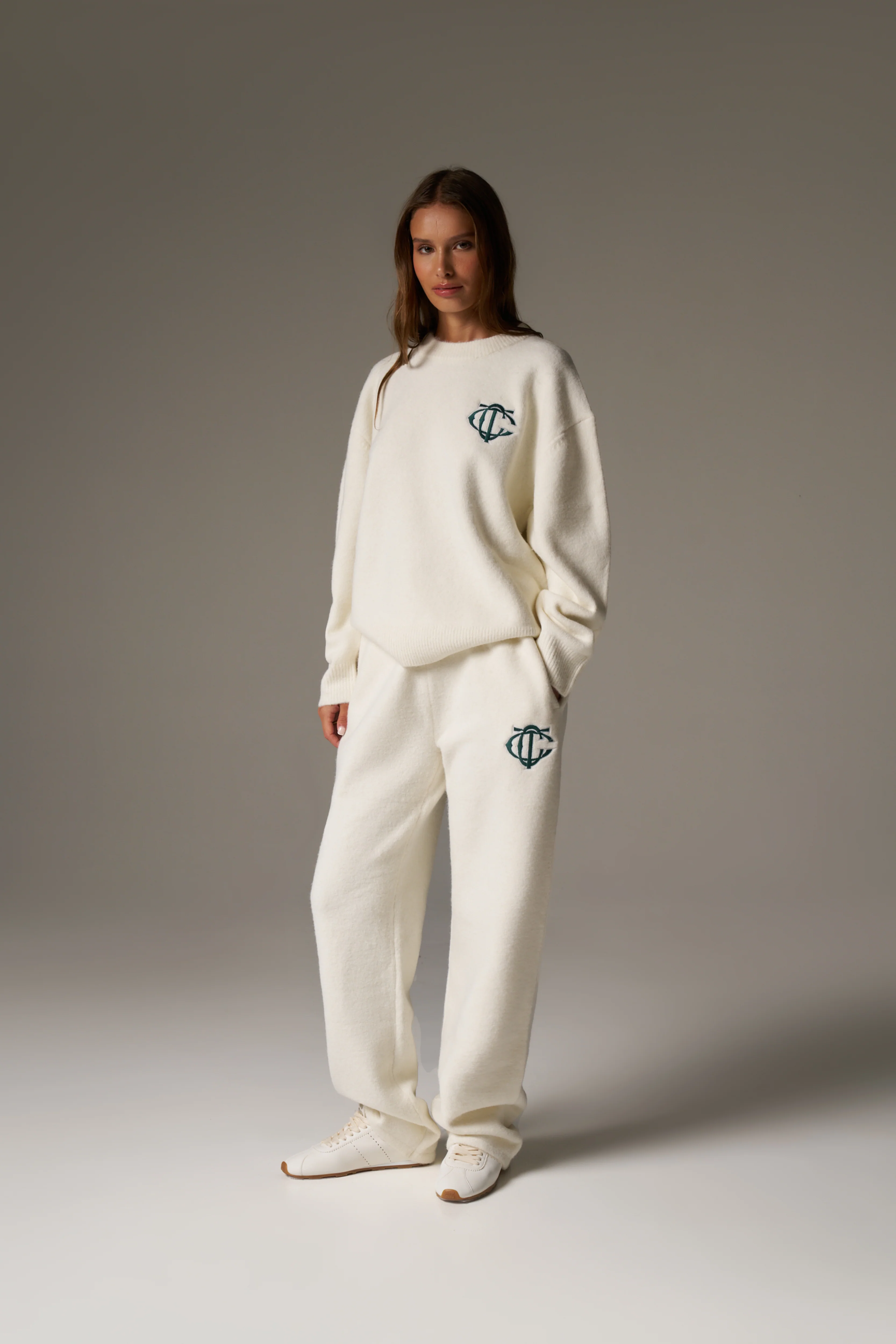 MONOGRAM EMBLEM KNITTED CREW - OFF WHITE