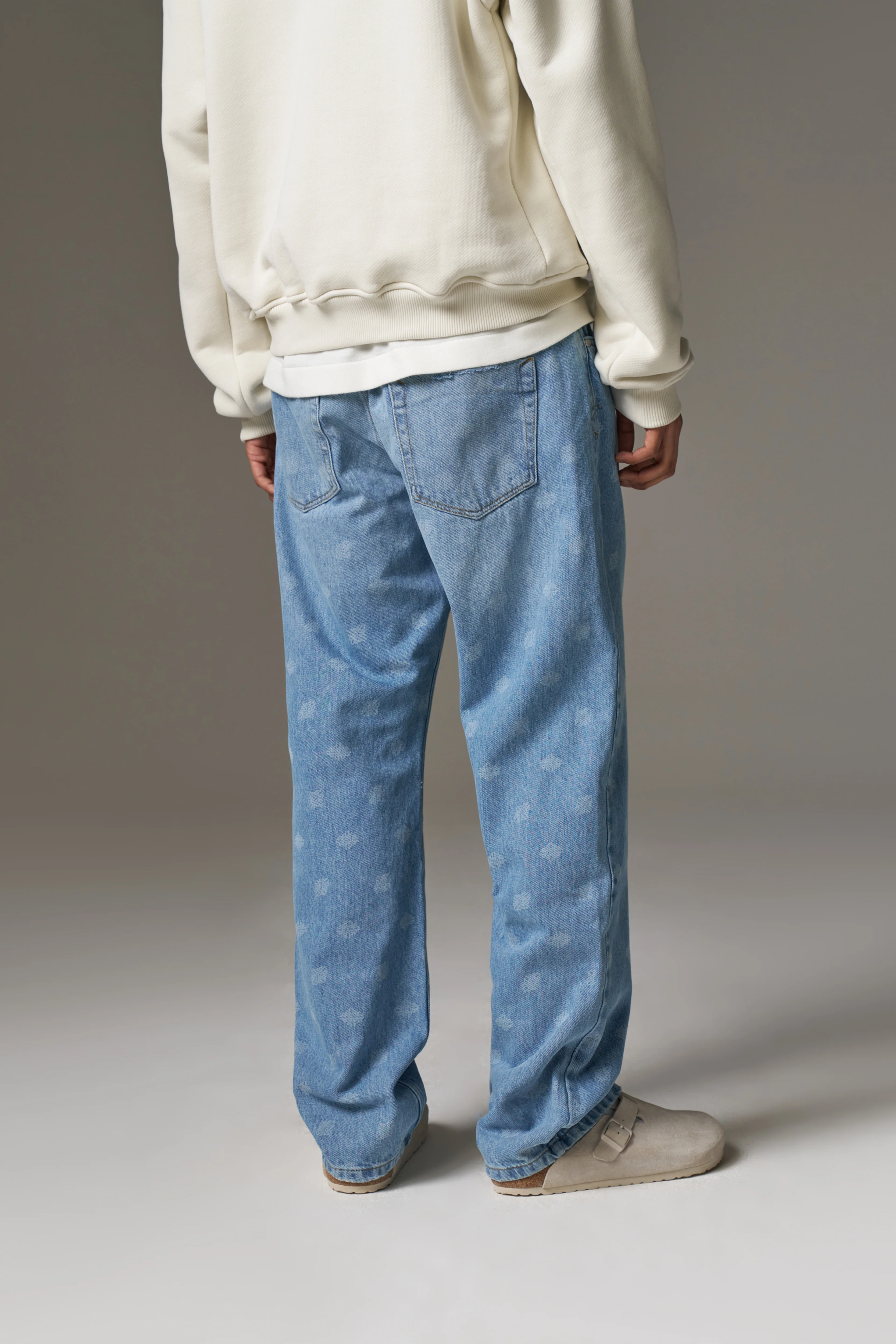 LASER PRINT EMBLEM JEANS - BLUE WASH