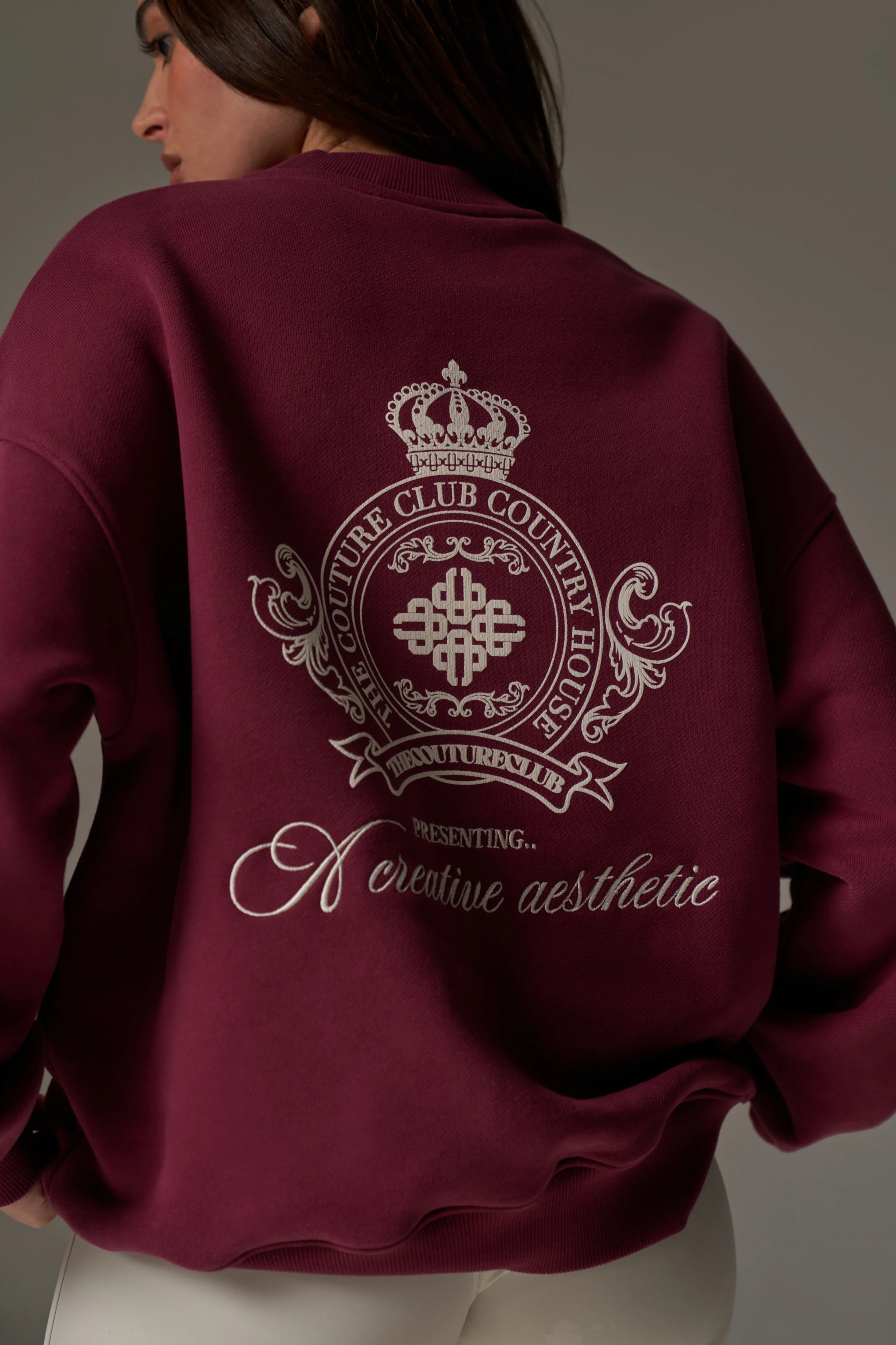 EMBROIDERED CREST OVERSIZED SWEATSHIRT - BURGUNDY