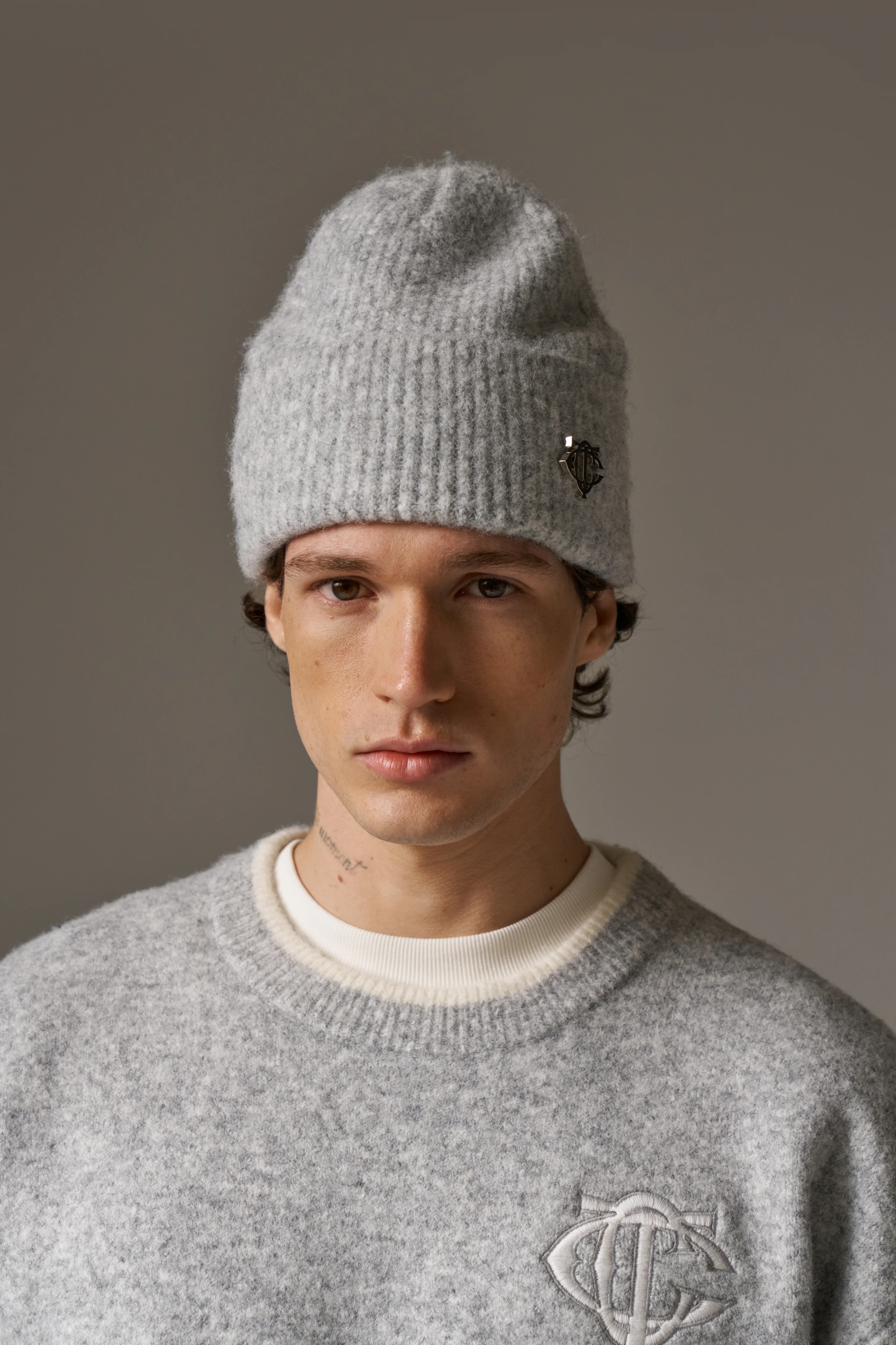 FLUFFY KNIT MONOGRAM PIN BADGE BEANIE - GREY