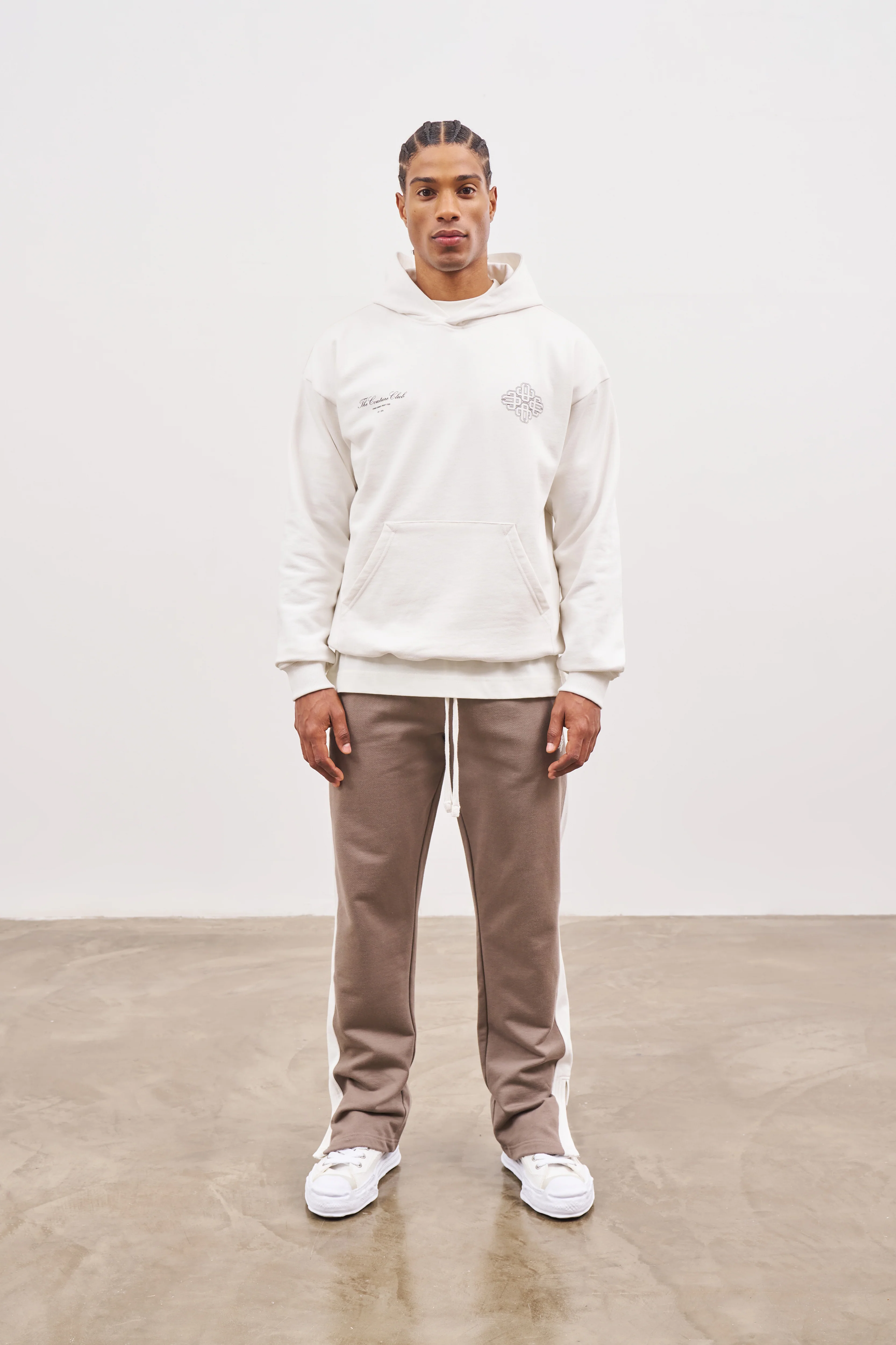 EMBLEM SIDE PANEL SPLIT HEM JOGGERS - BROWN