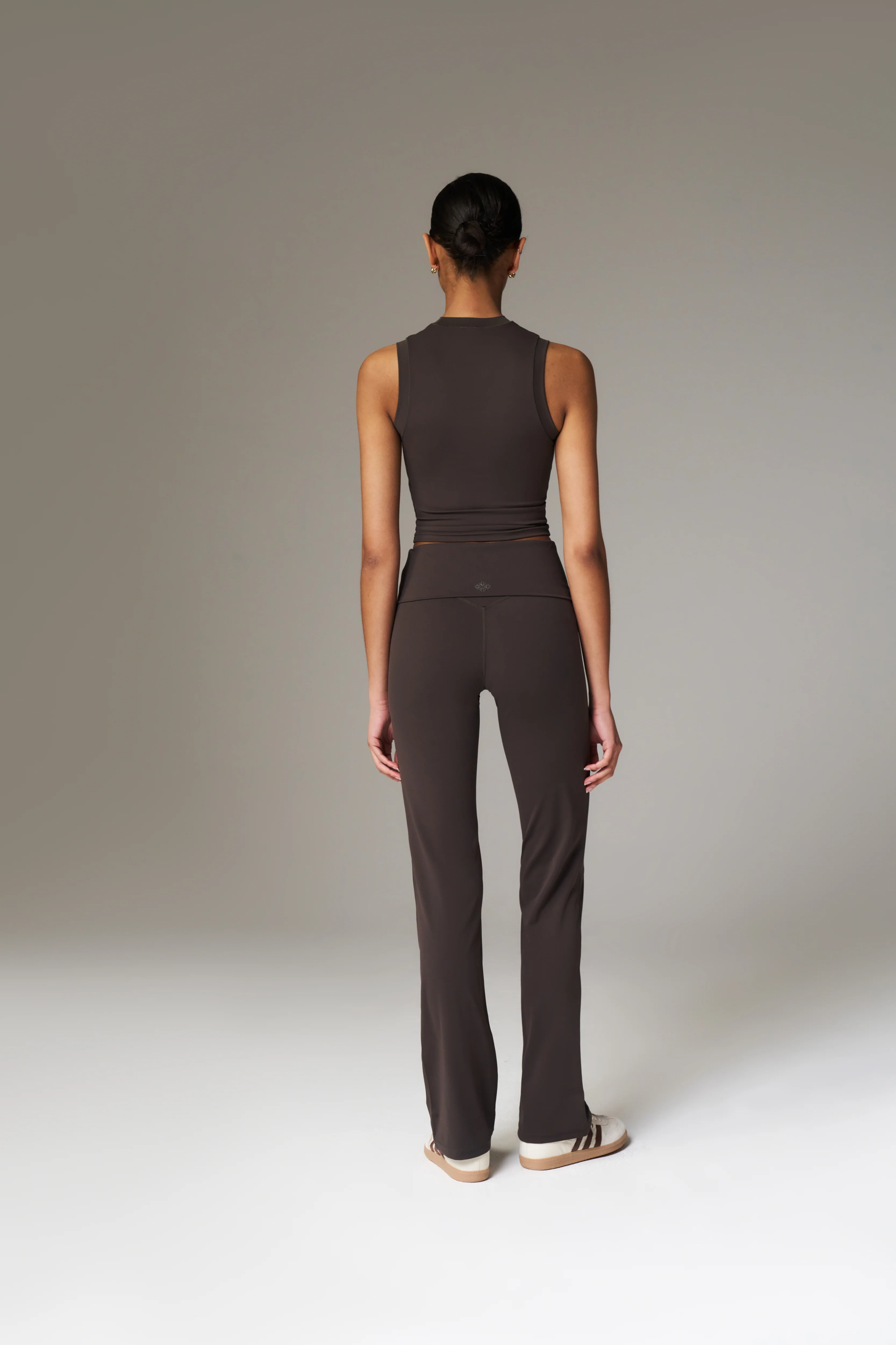 SCULPTING STRETCH FOLDOVER WAISTBAND YOGA PANTS - CHOCOLATE