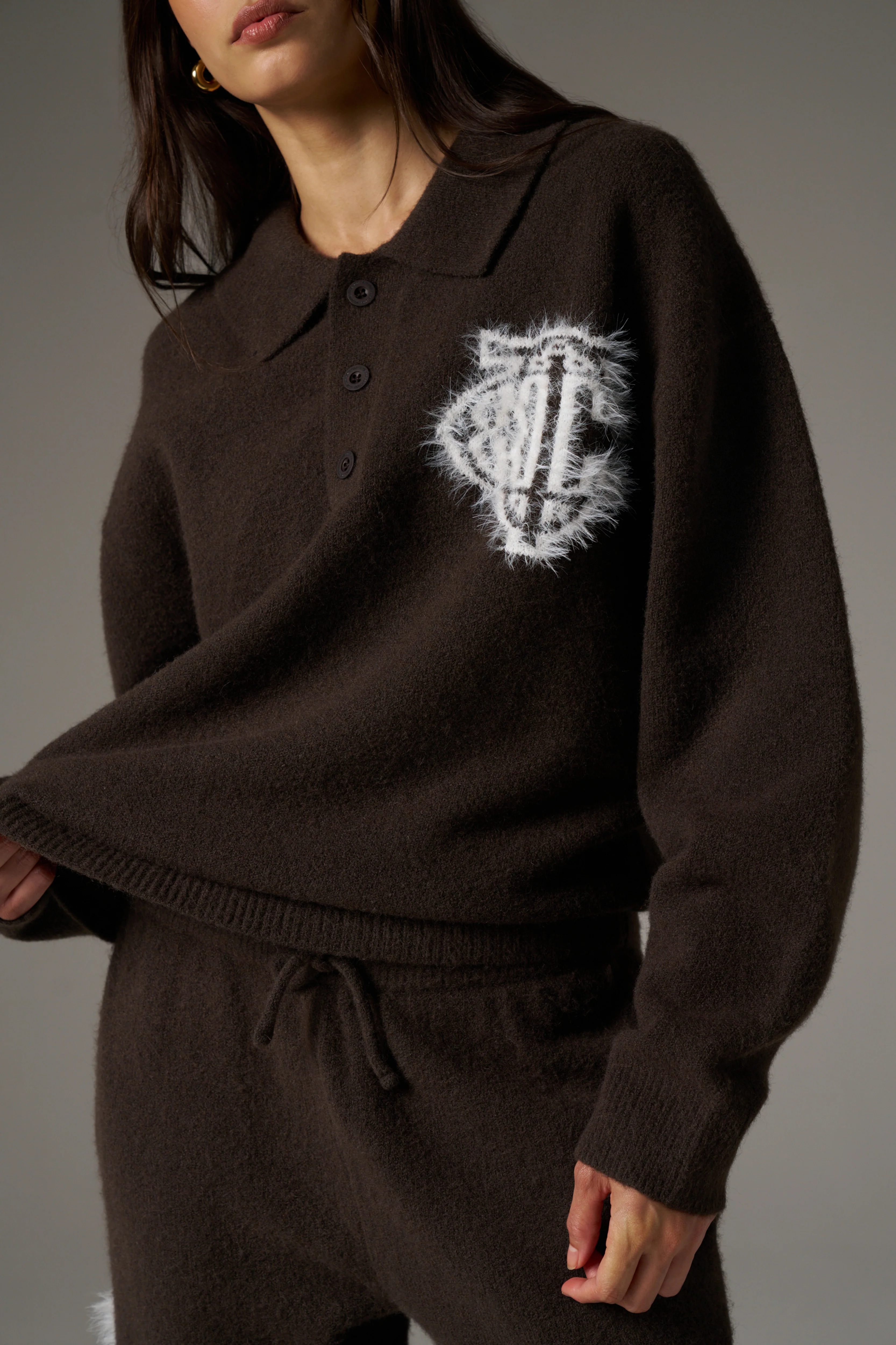 MONOGRAM EMBLEM FLUFFY KNIT POLO - BROWN