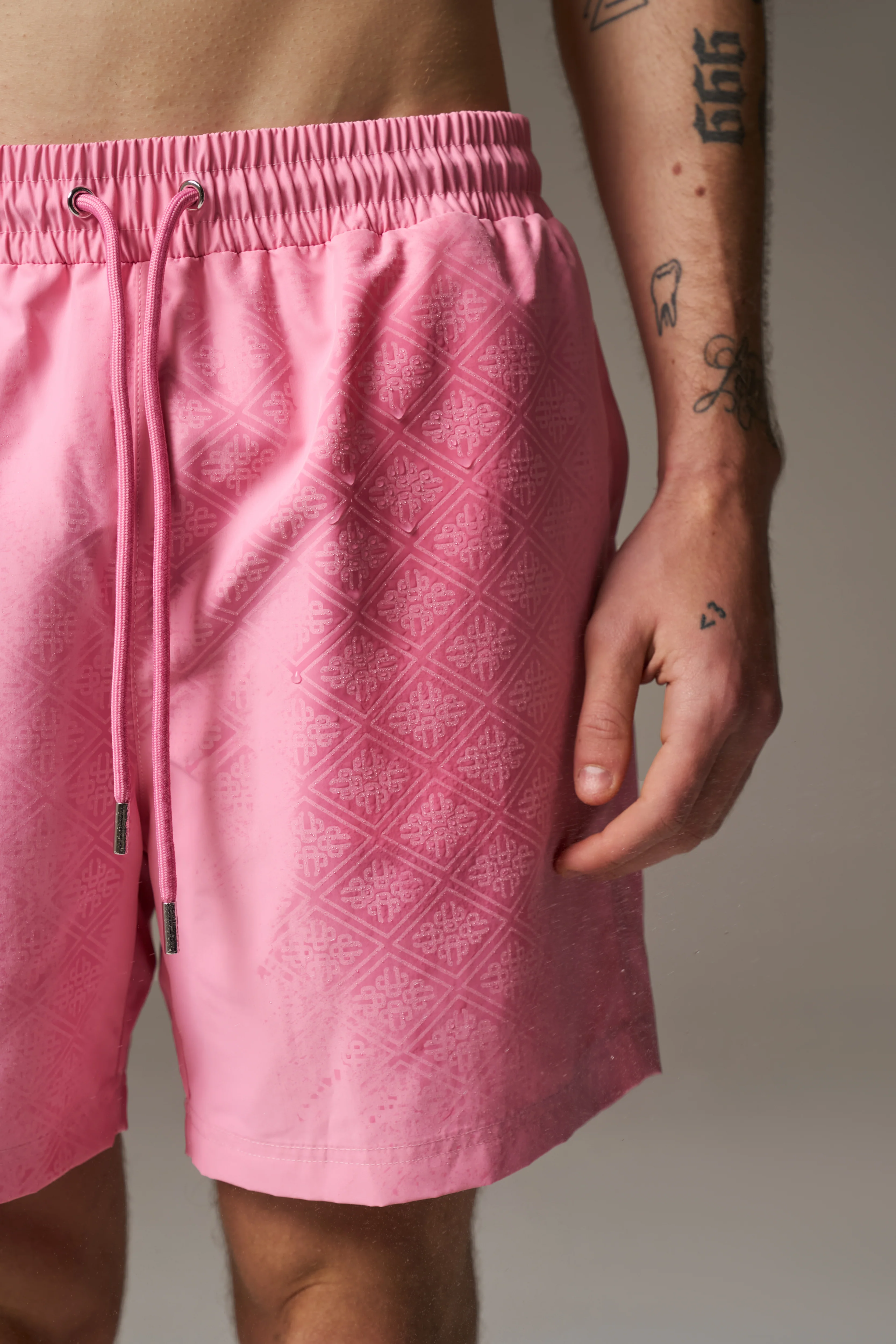 WATER REACTIVE EMBLEM SWIM SHORT - PINK