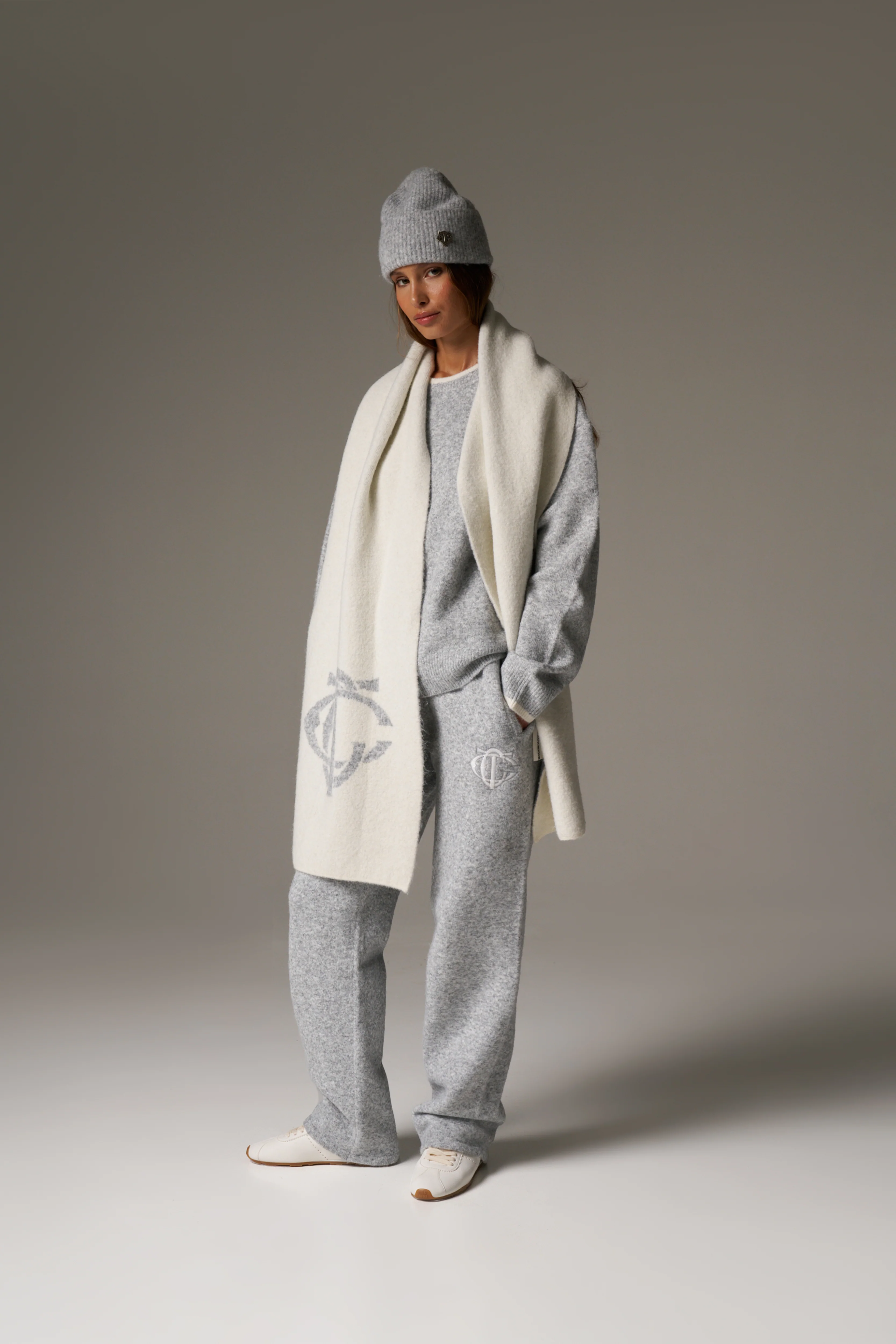 MONOGRAM EMBLEM SCARF - OFF WHITE