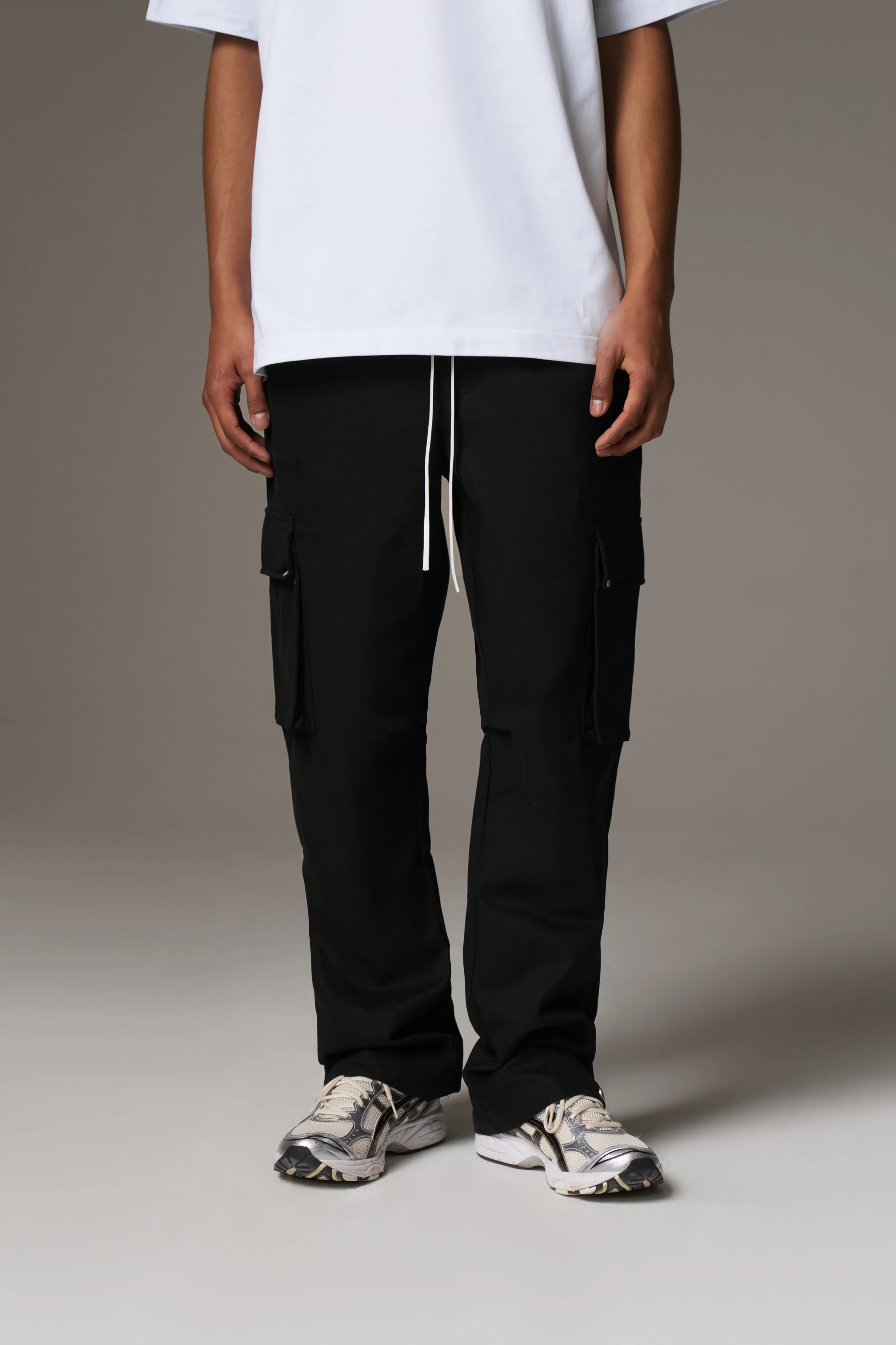 RIVET DETAIL CARGO - BLACK