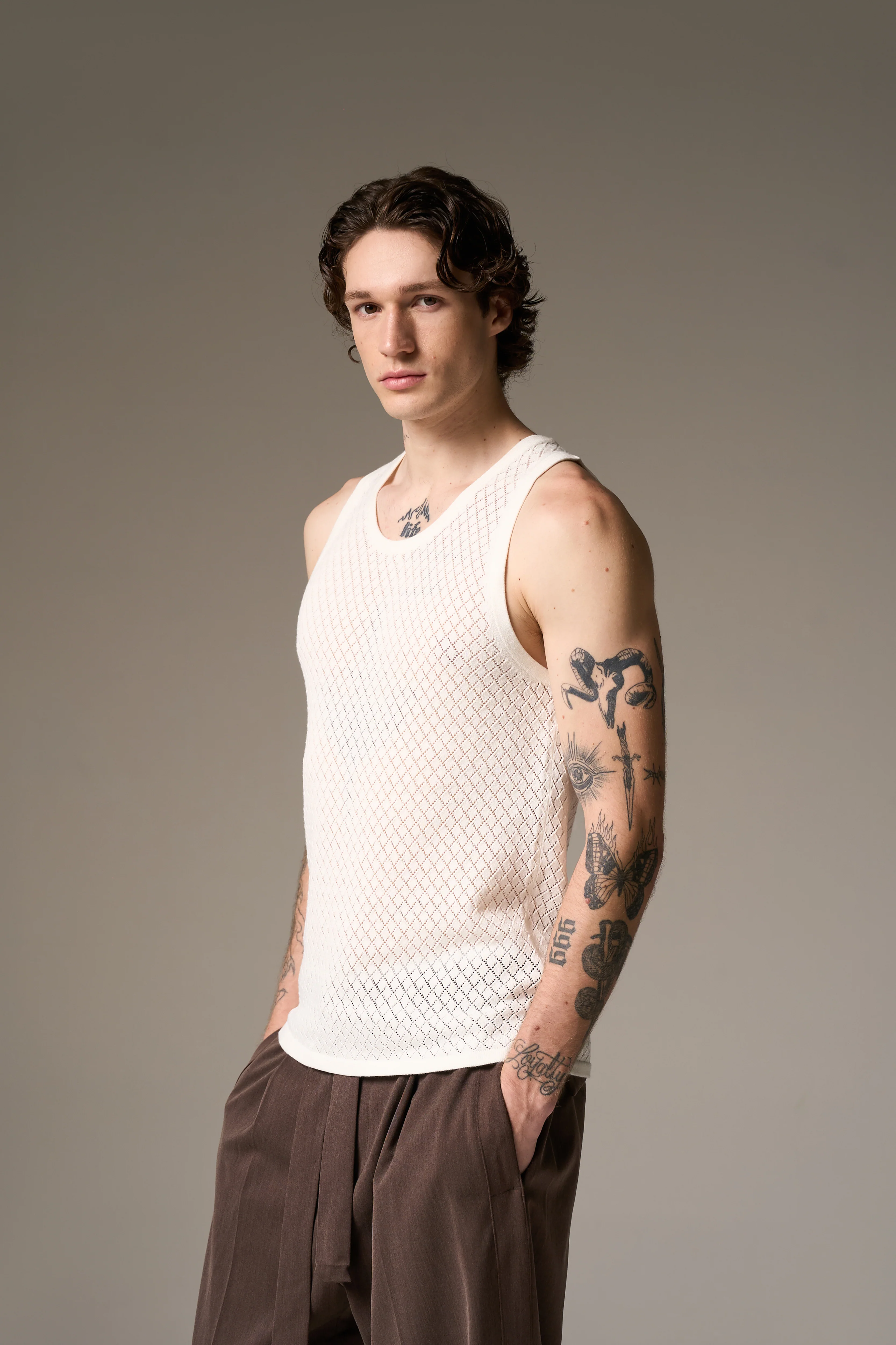 KNITTED VEST - WHITE
