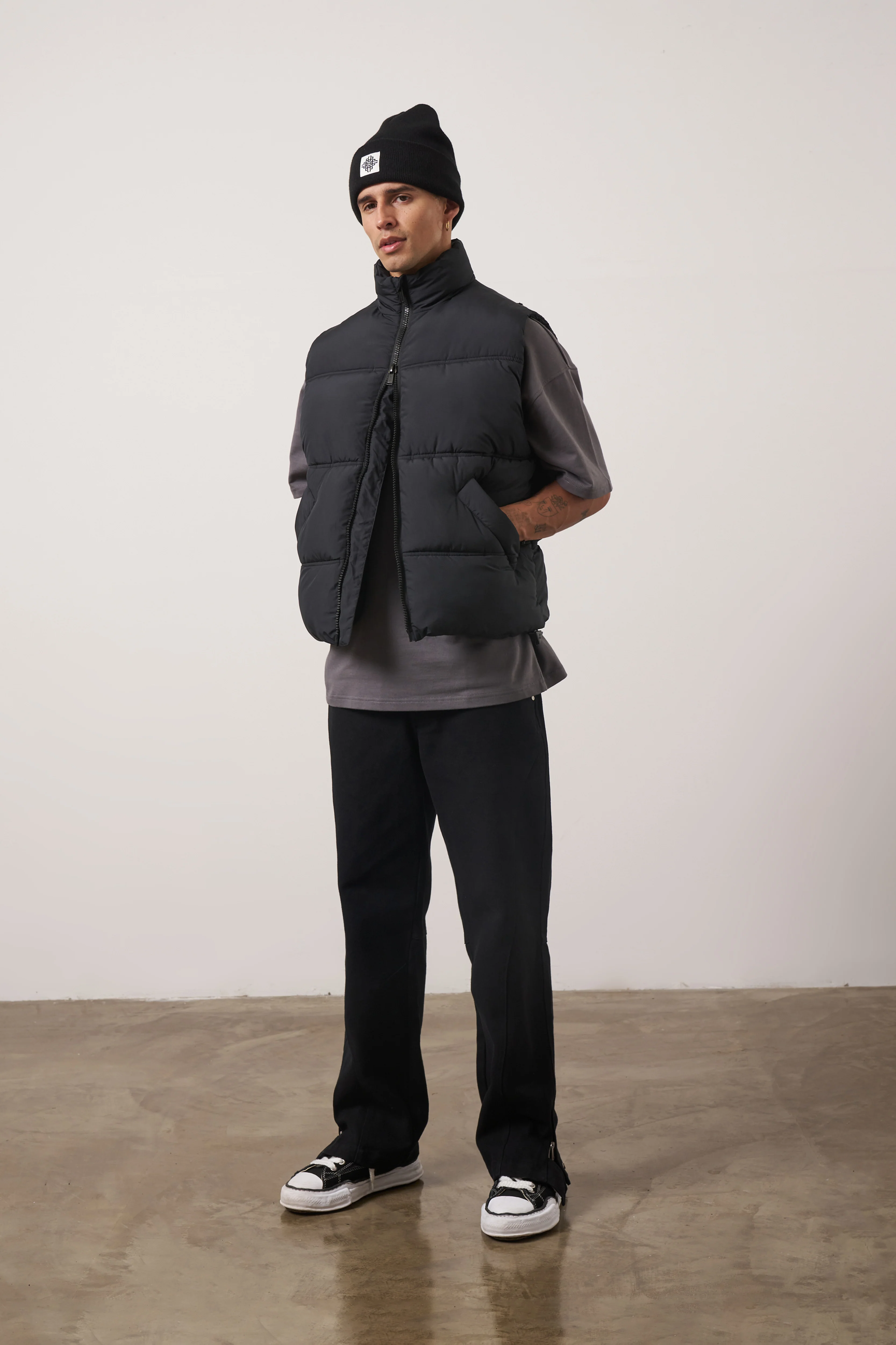 ESSENTIALS MATTE GILET - BLACK